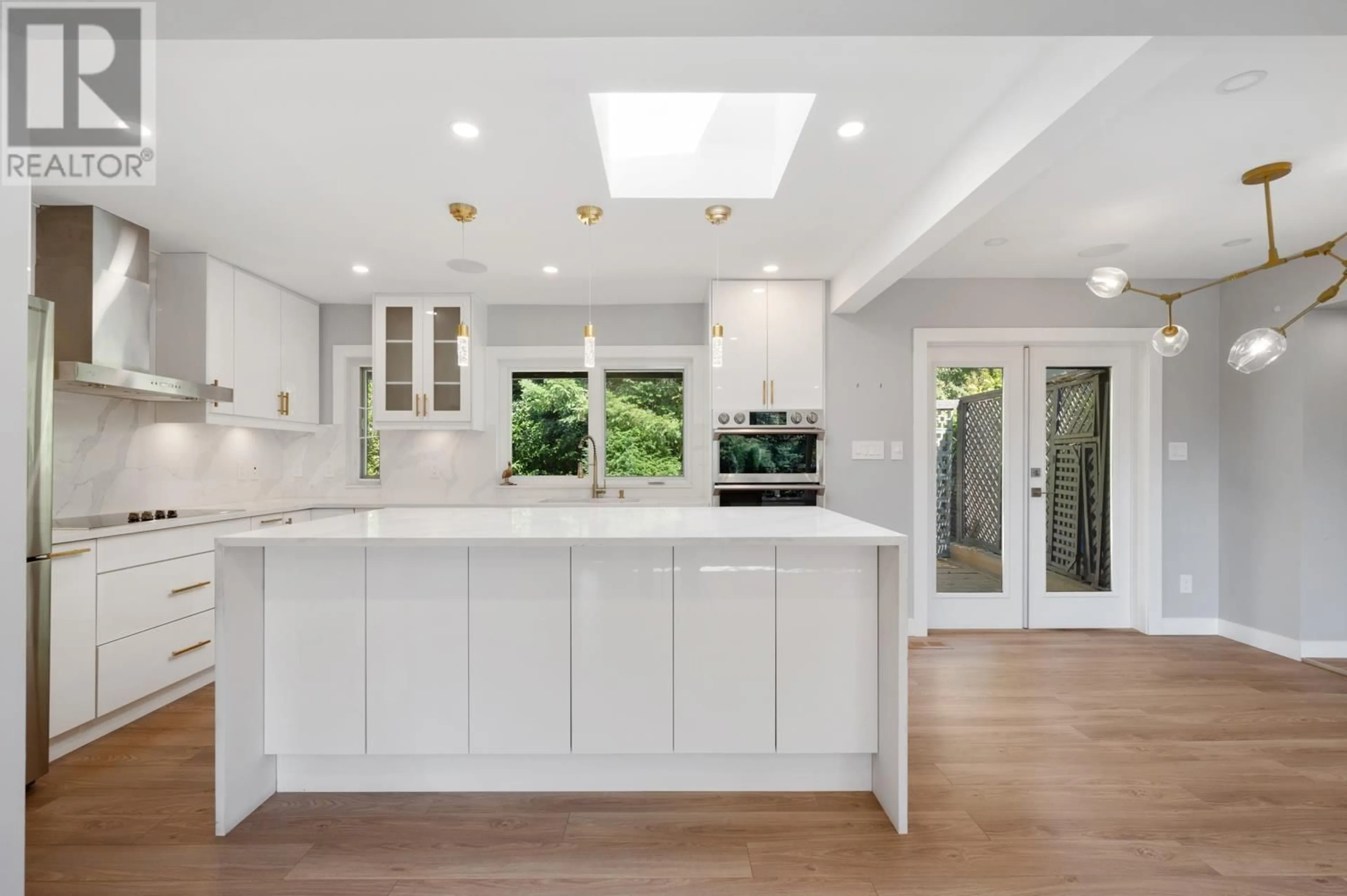 Contemporary kitchen, ceramic/tile floor for 4640 HIGHLAND BOULEVARD, North Vancouver British Columbia V7R3A5
