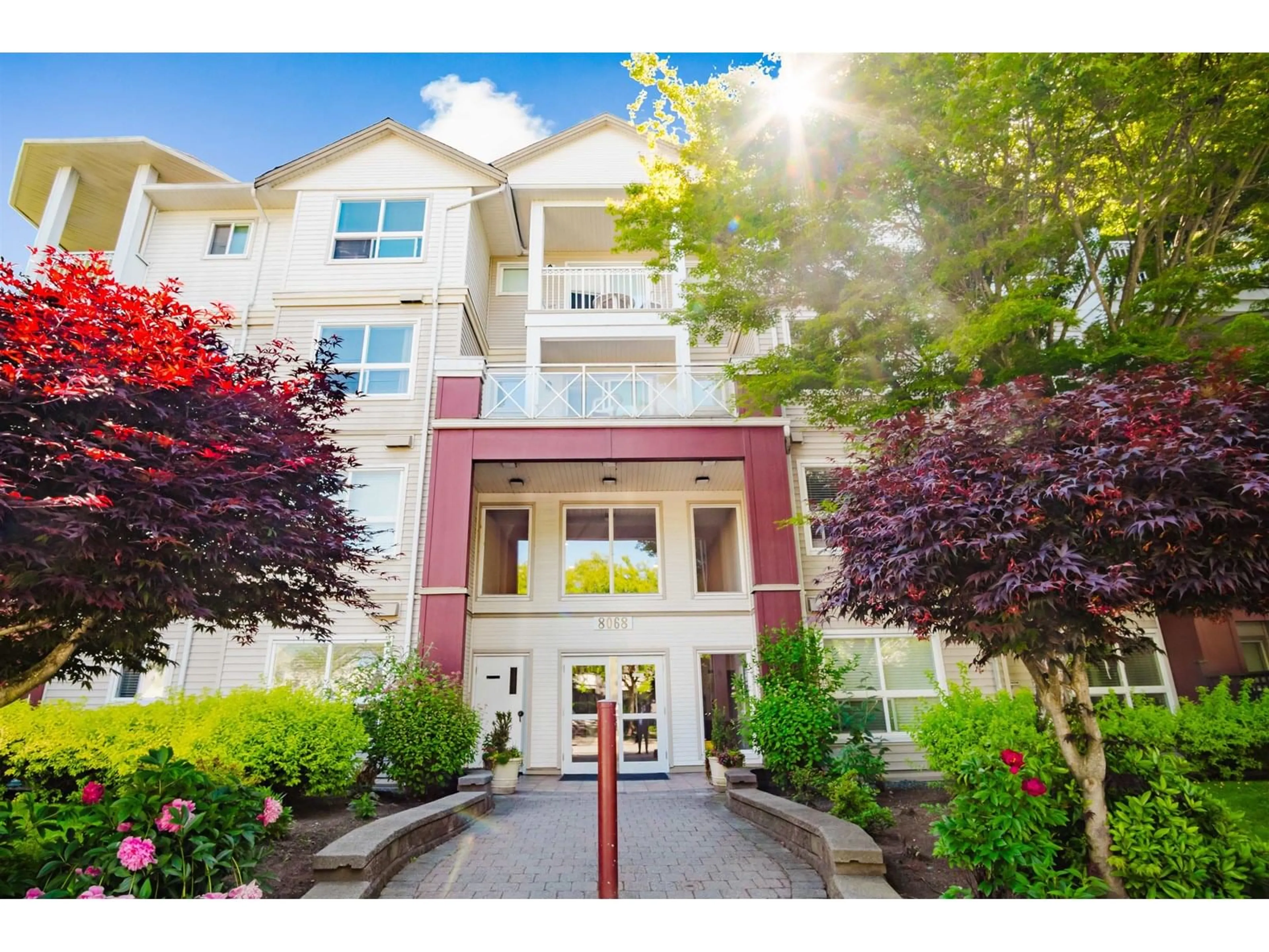 Indoor foyer for 215 - 8068 120A, Surrey British Columbia V3W3P3