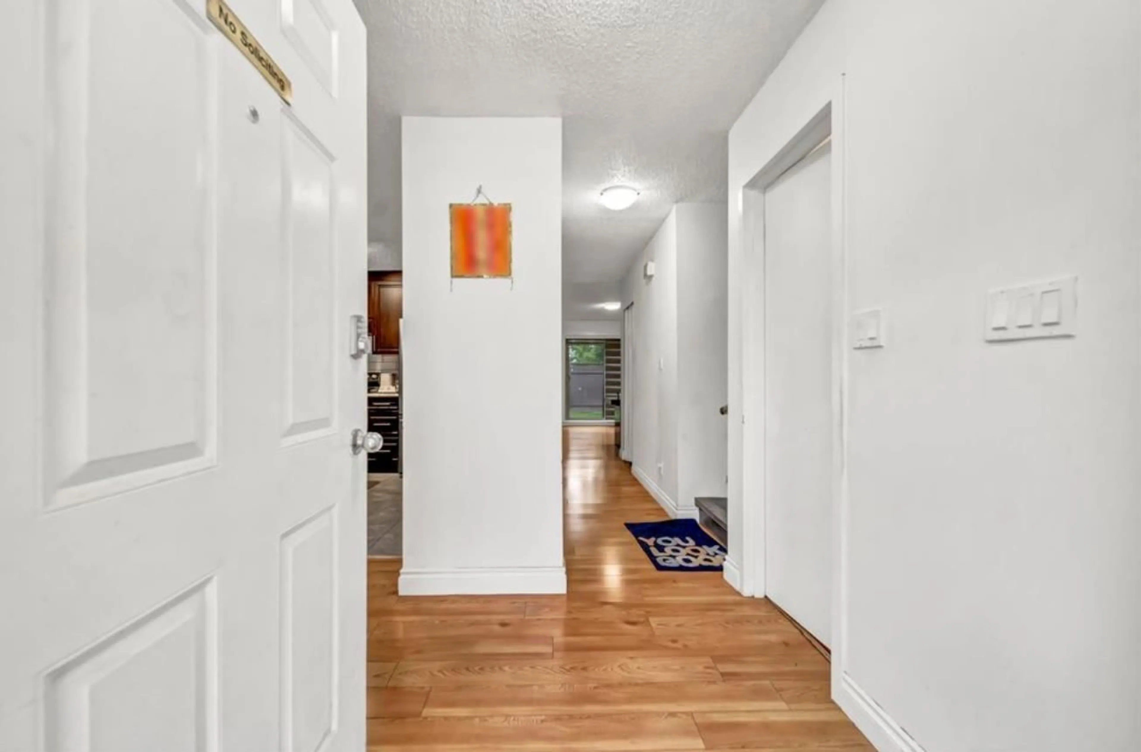 Indoor entryway for 13339 70B, Surrey British Columbia V3W7Z3