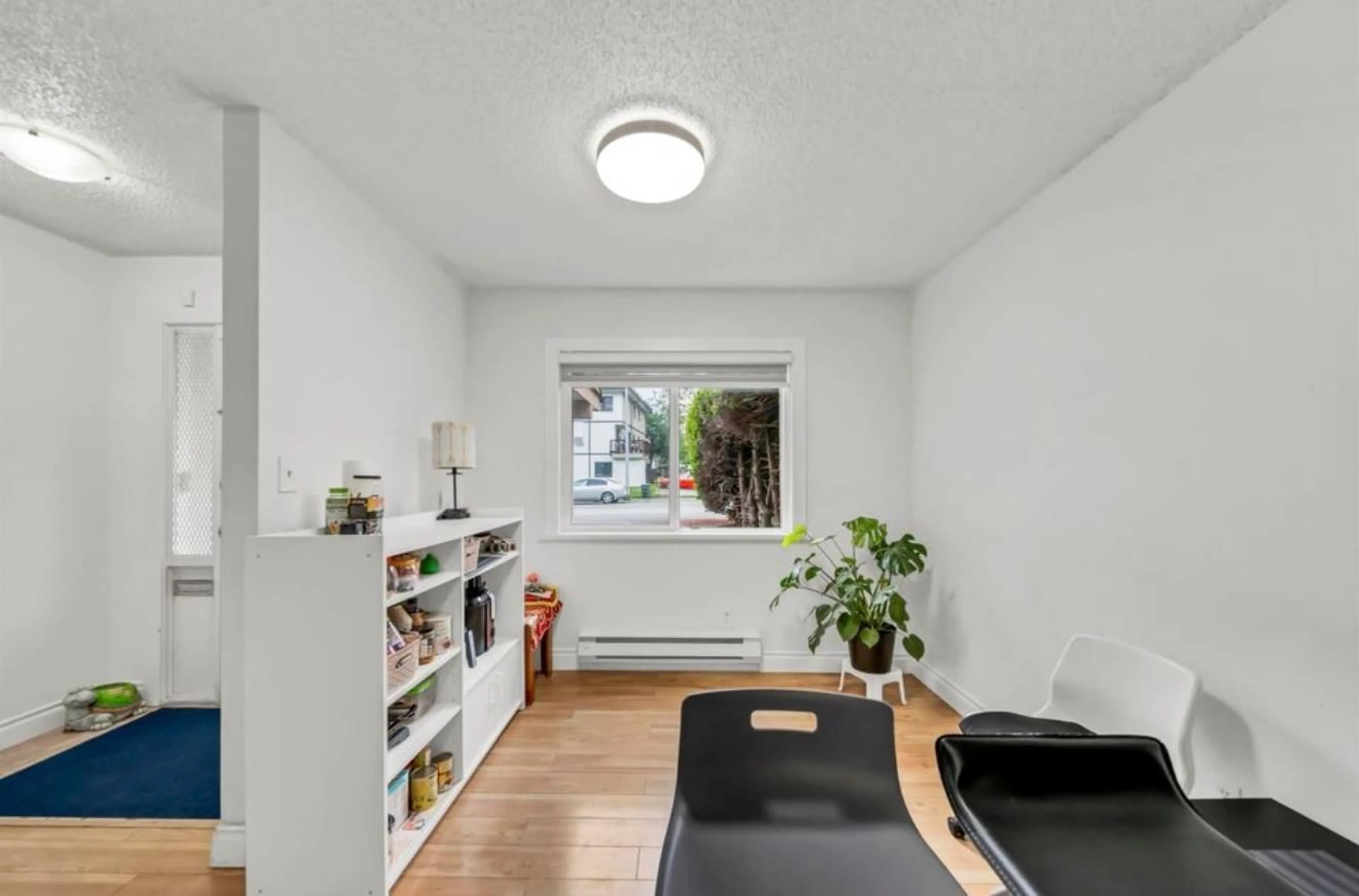 Living room with furniture, unknown for 13339 70B, Surrey British Columbia V3W7Z3