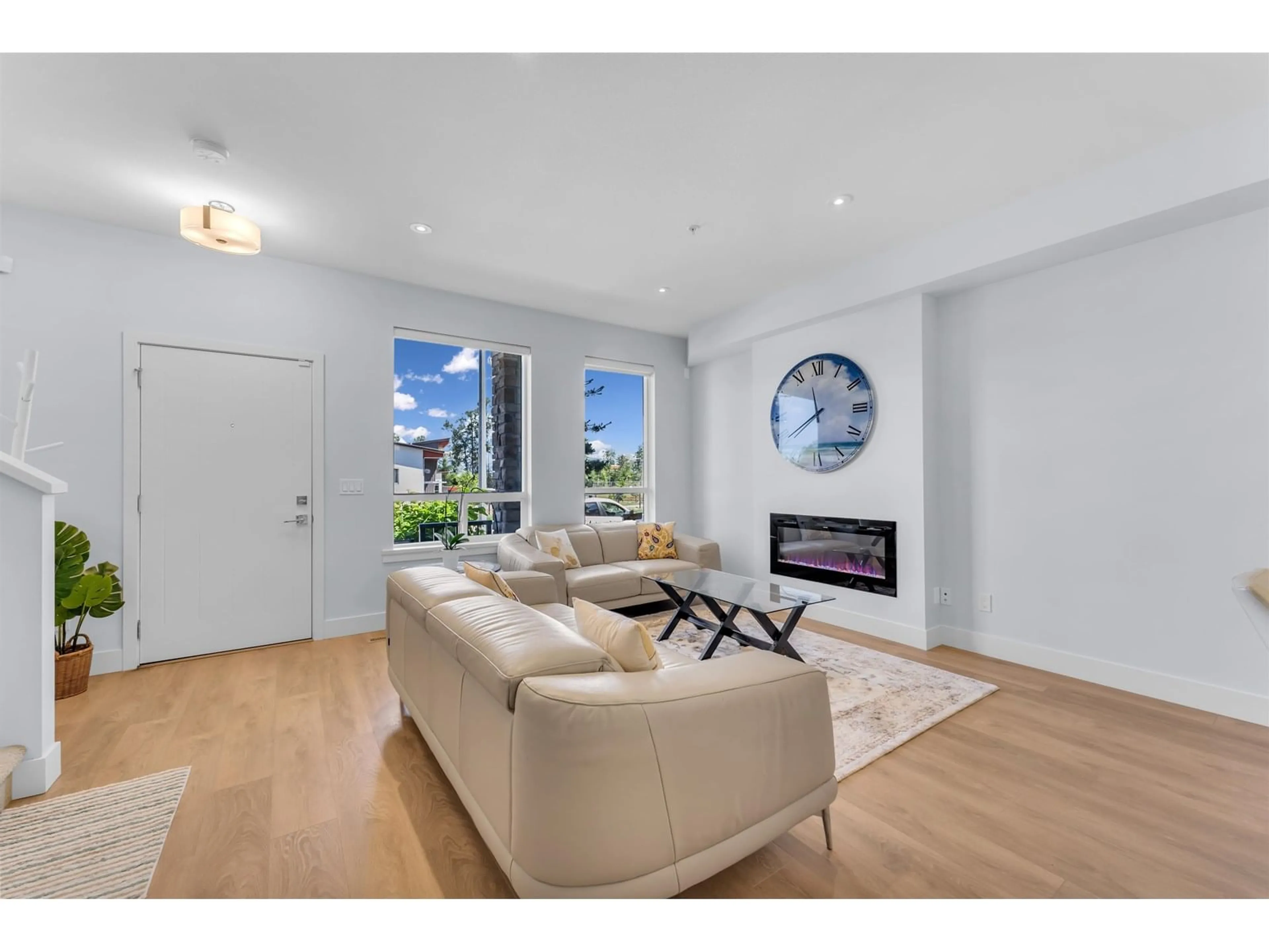 Living room with furniture, unknown for 20482 78, Langley British Columbia V2Y4K3
