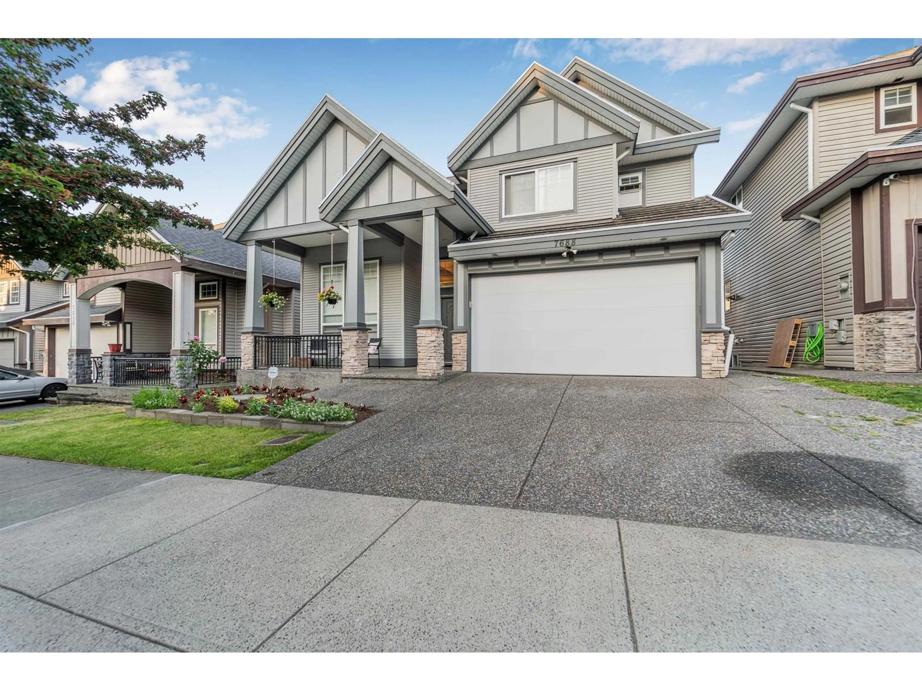 Home with vinyl exterior material, street for 7688 146, Surrey British Columbia V3S2T6