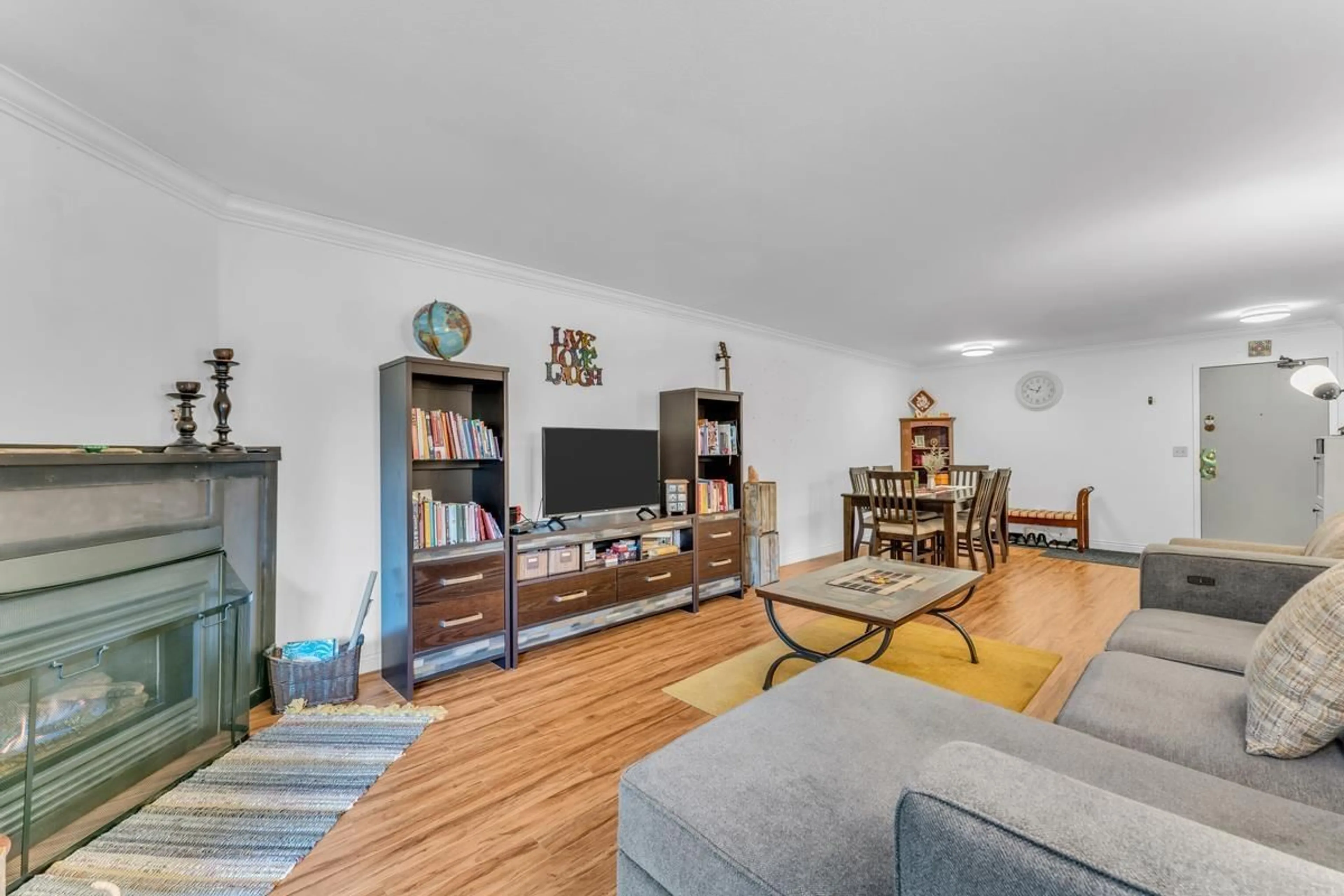 Living room with furniture, unknown for 102 - 9682 134, Surrey British Columbia V3T5L6
