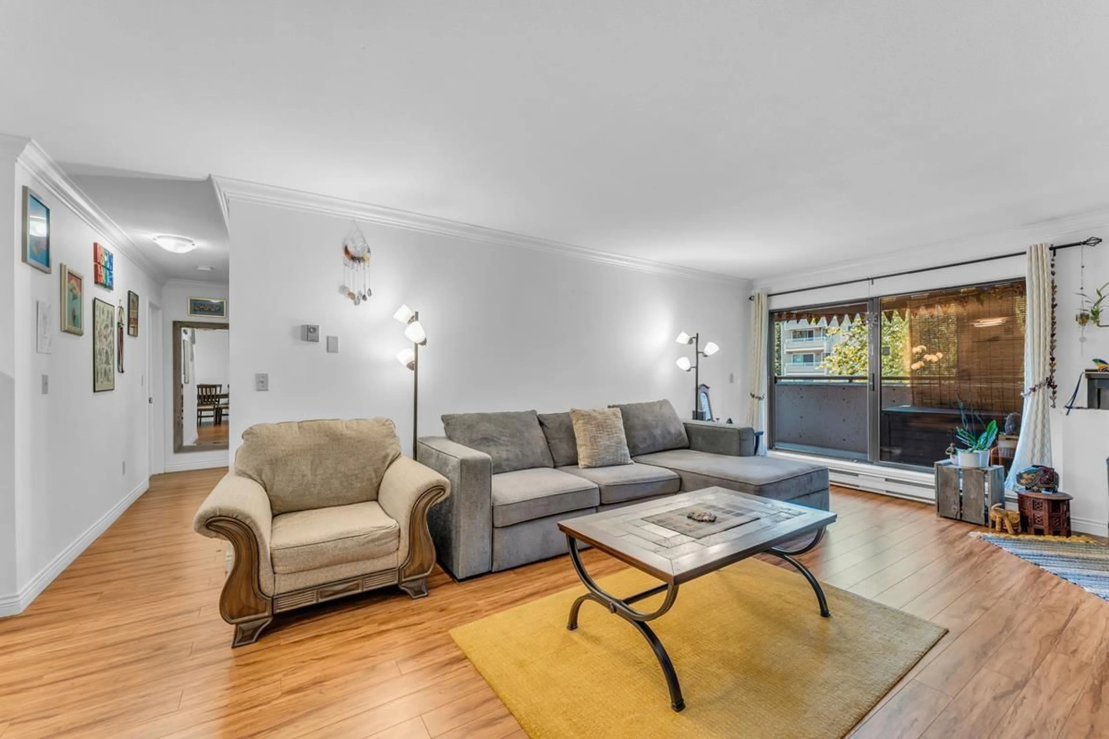 Living room with furniture, unknown for 102 - 9682 134, Surrey British Columbia V3T5L6