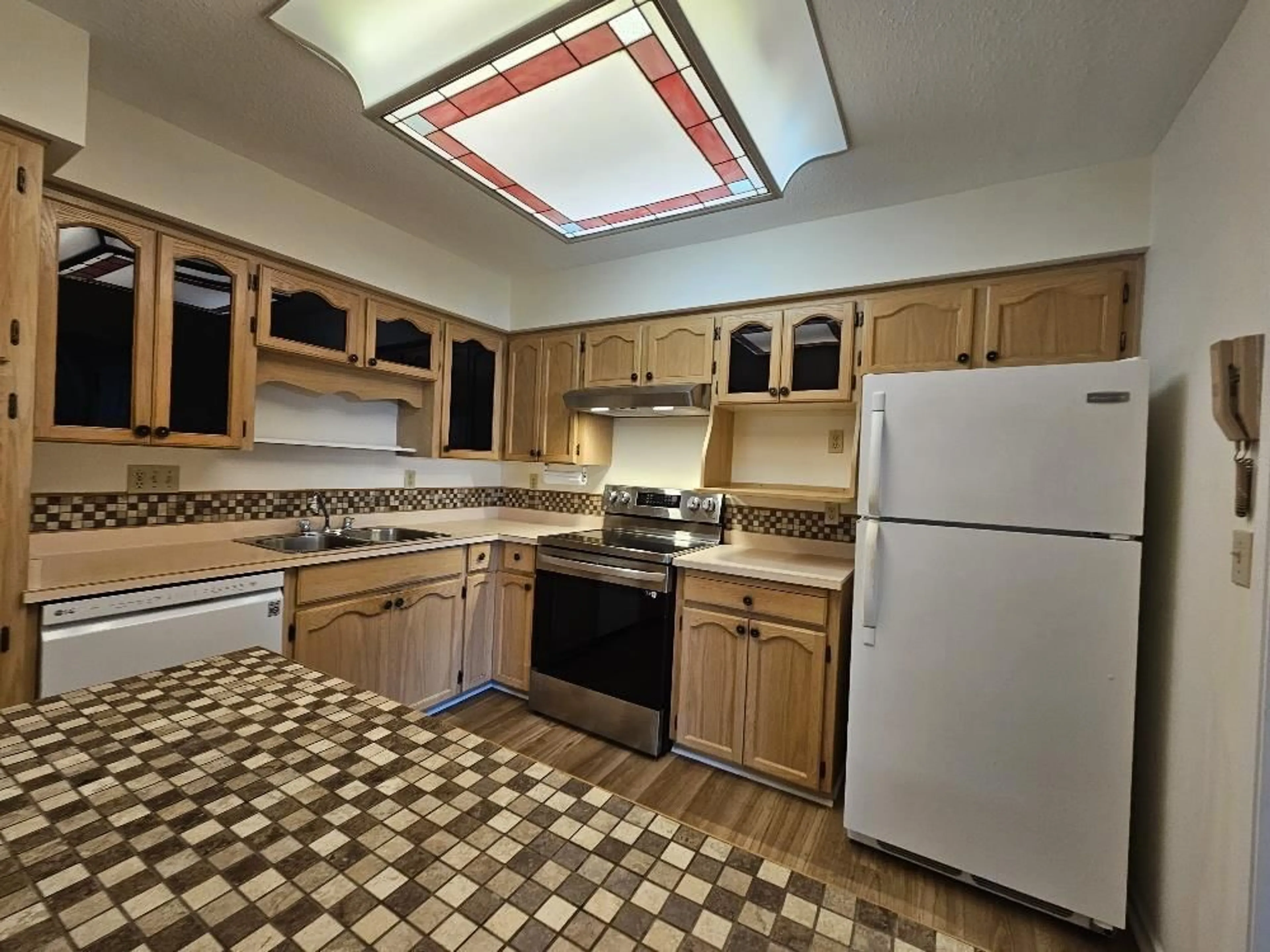 Standard kitchen, ceramic/tile floor for 41 - 33123 GEORGE FERGUSON, Abbotsford British Columbia V2S2L6