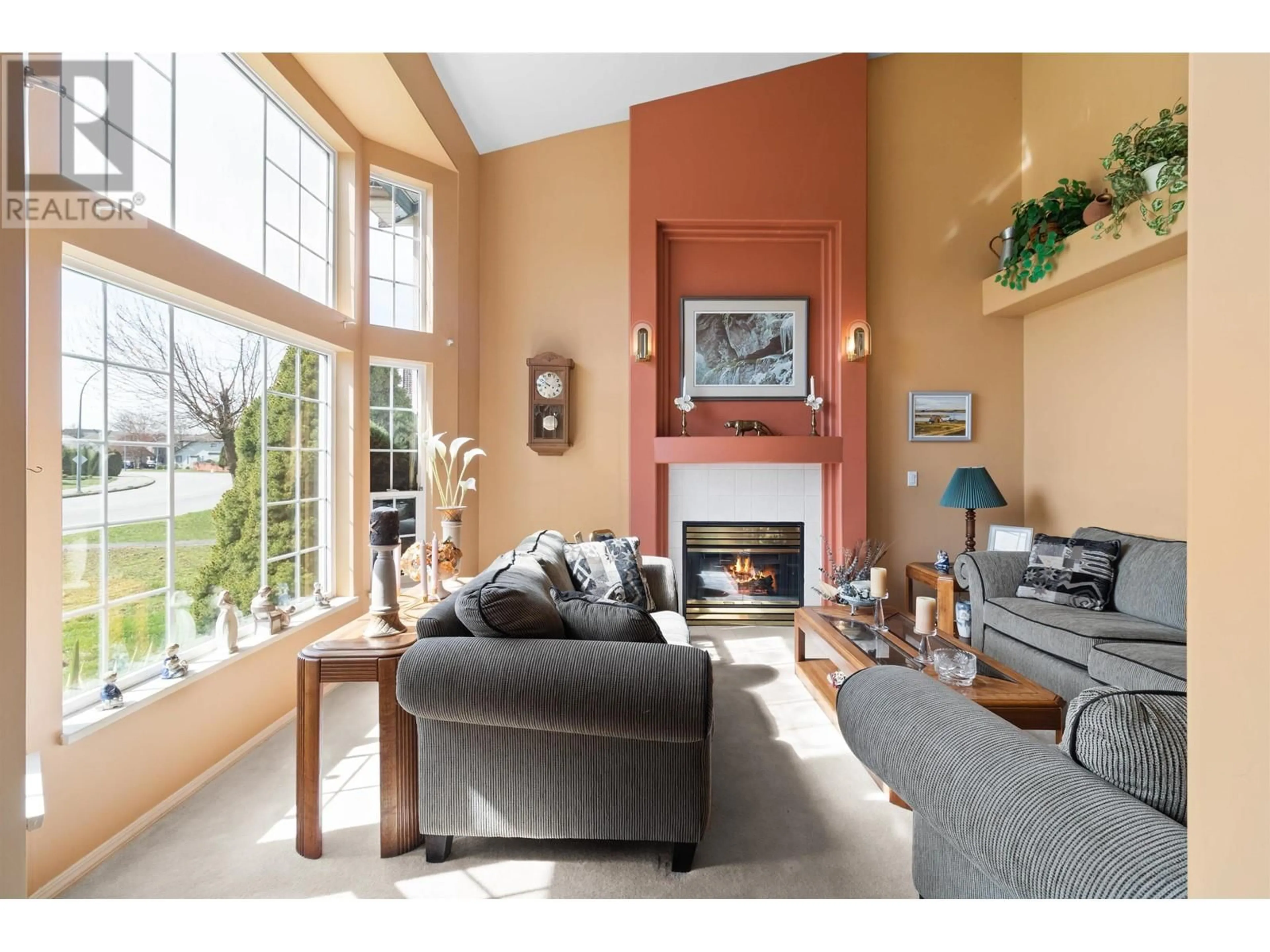 Living room with furniture, unknown for 939 RIVERSIDE DRIVE, Port Coquitlam British Columbia V3B7T6