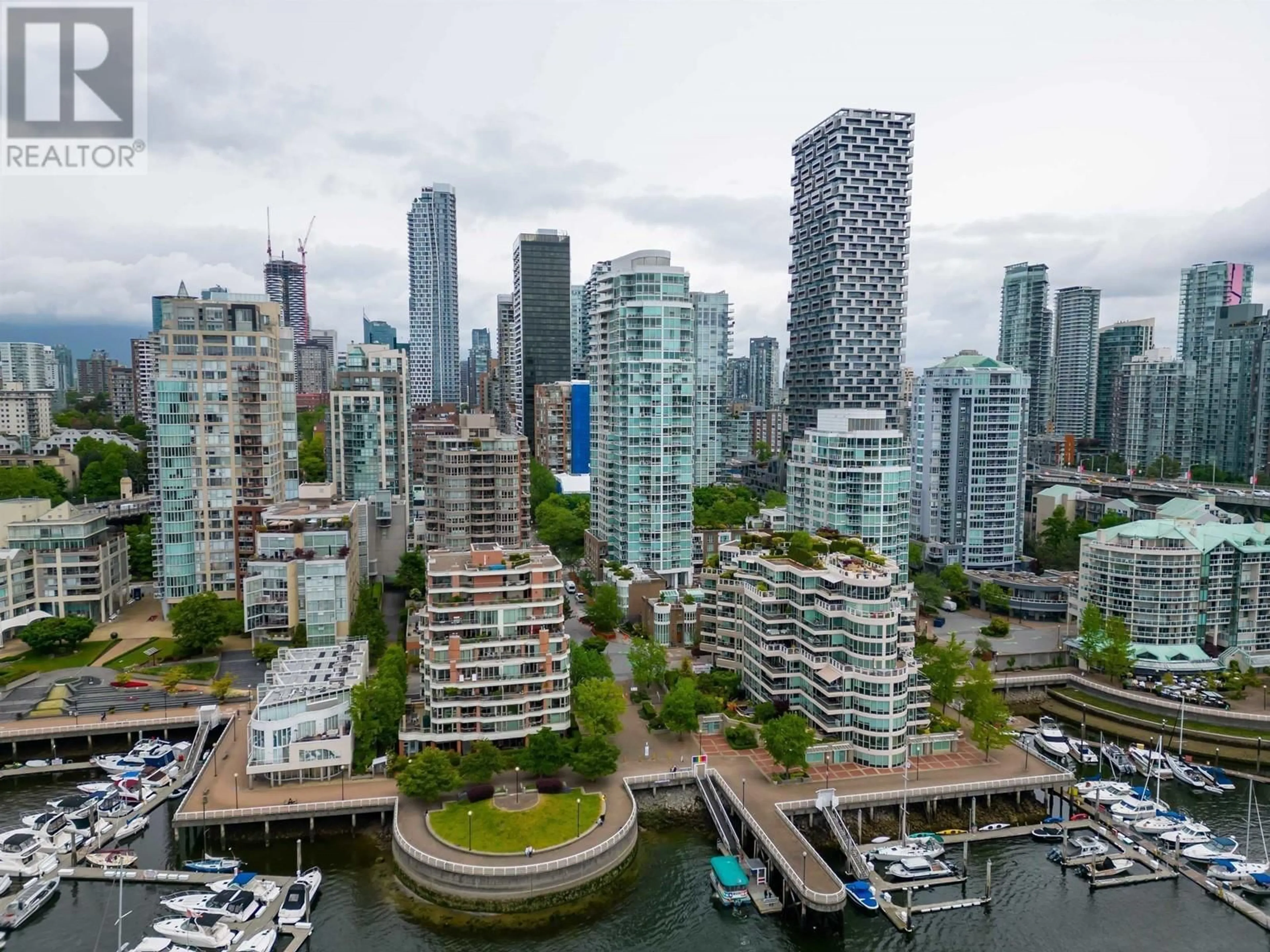 A pic from outside/outdoor area/front of a property/back of a property/a pic from drone, city buildings view from balcony for 603 - 1600 HORNBY STREET, Vancouver British Columbia V6Z2S4