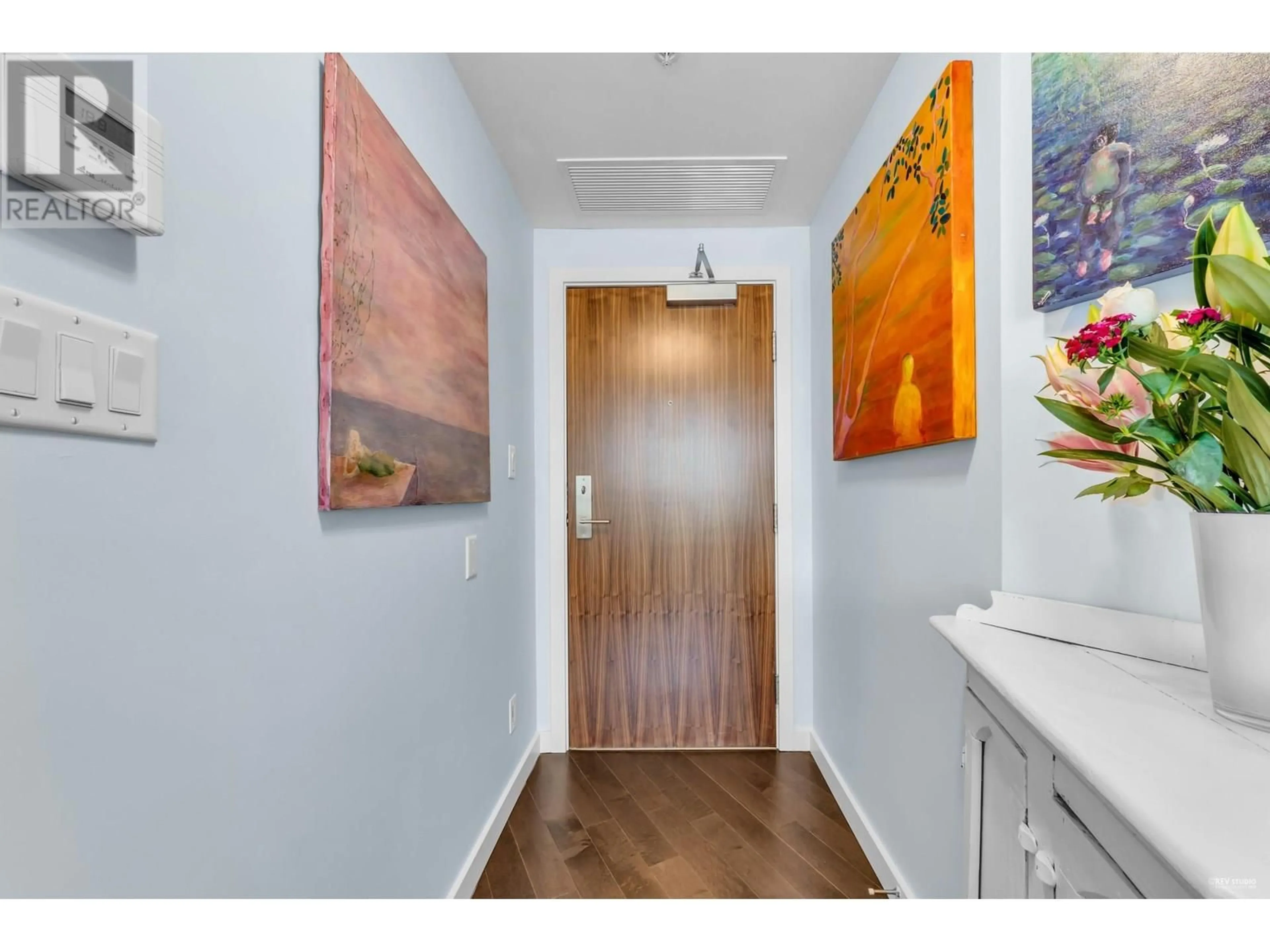 Indoor entryway for 610 - 88 1ST AVENUE, Vancouver British Columbia V5Y0K2