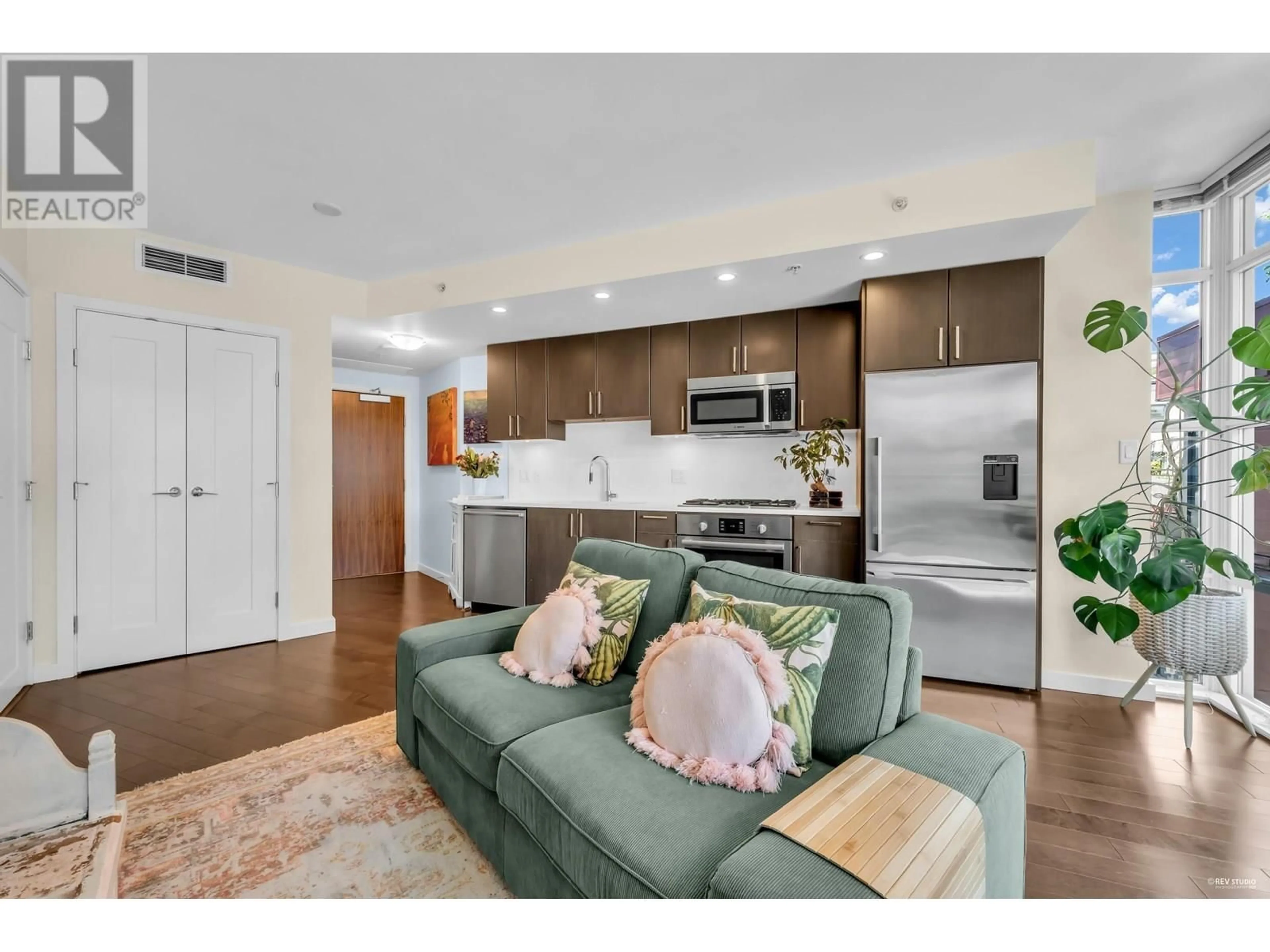 Living room with furniture, unknown for 610 - 88 1ST AVENUE, Vancouver British Columbia V5Y0K2