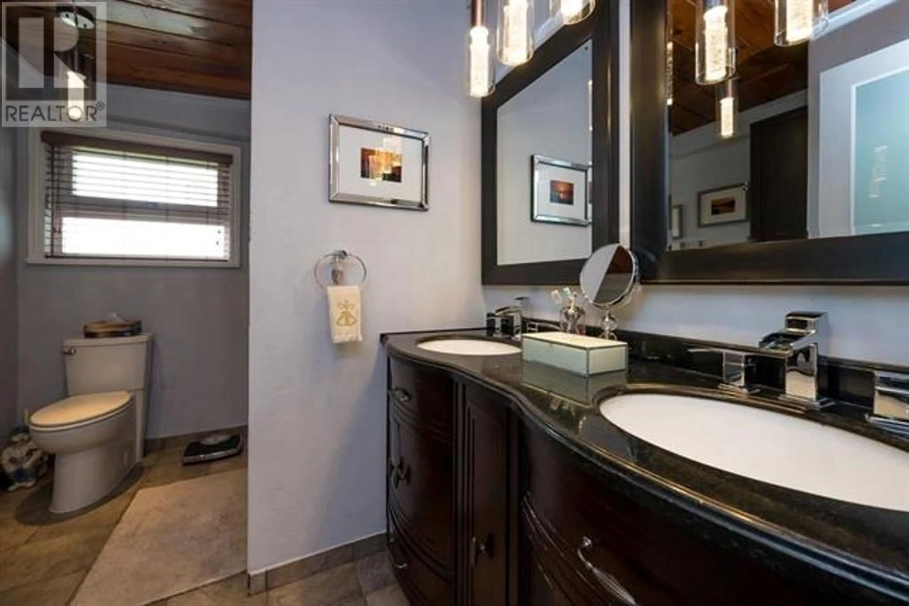 Contemporary bathroom, ceramic/tile floor for 20712 RIVER ROAD, Maple Ridge British Columbia V2X1Z7