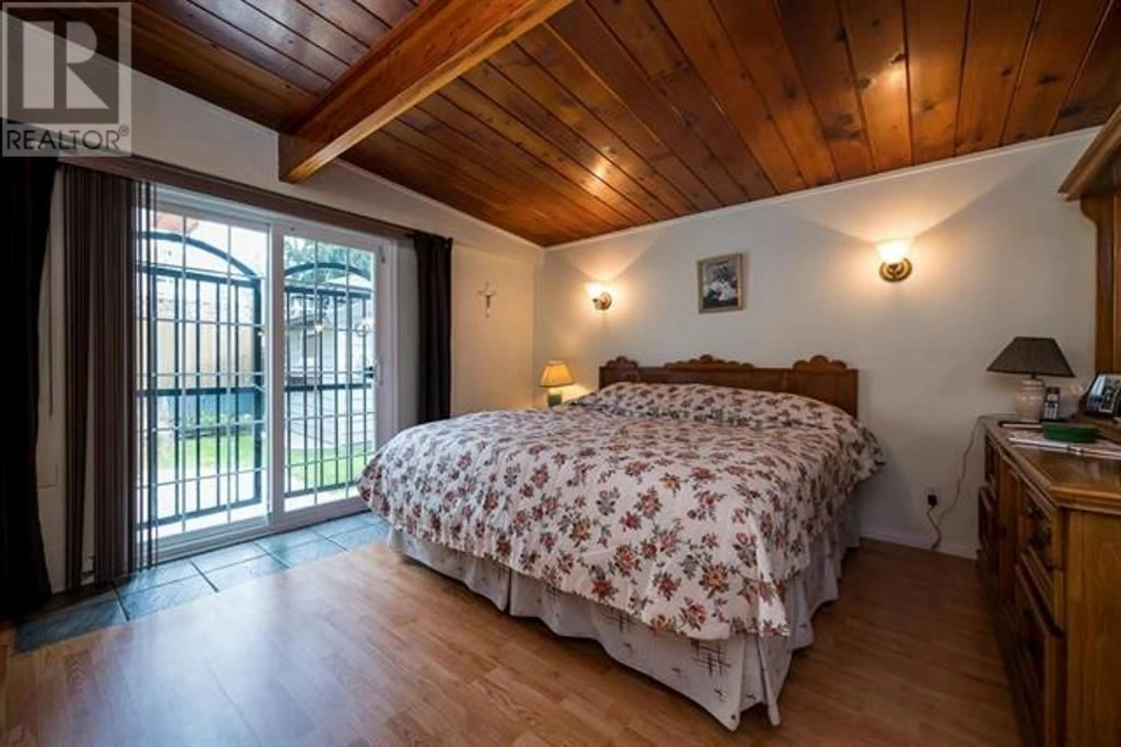 Bedroom with bed, wood/laminate floor for 20712 RIVER ROAD, Maple Ridge British Columbia V2X1Z7