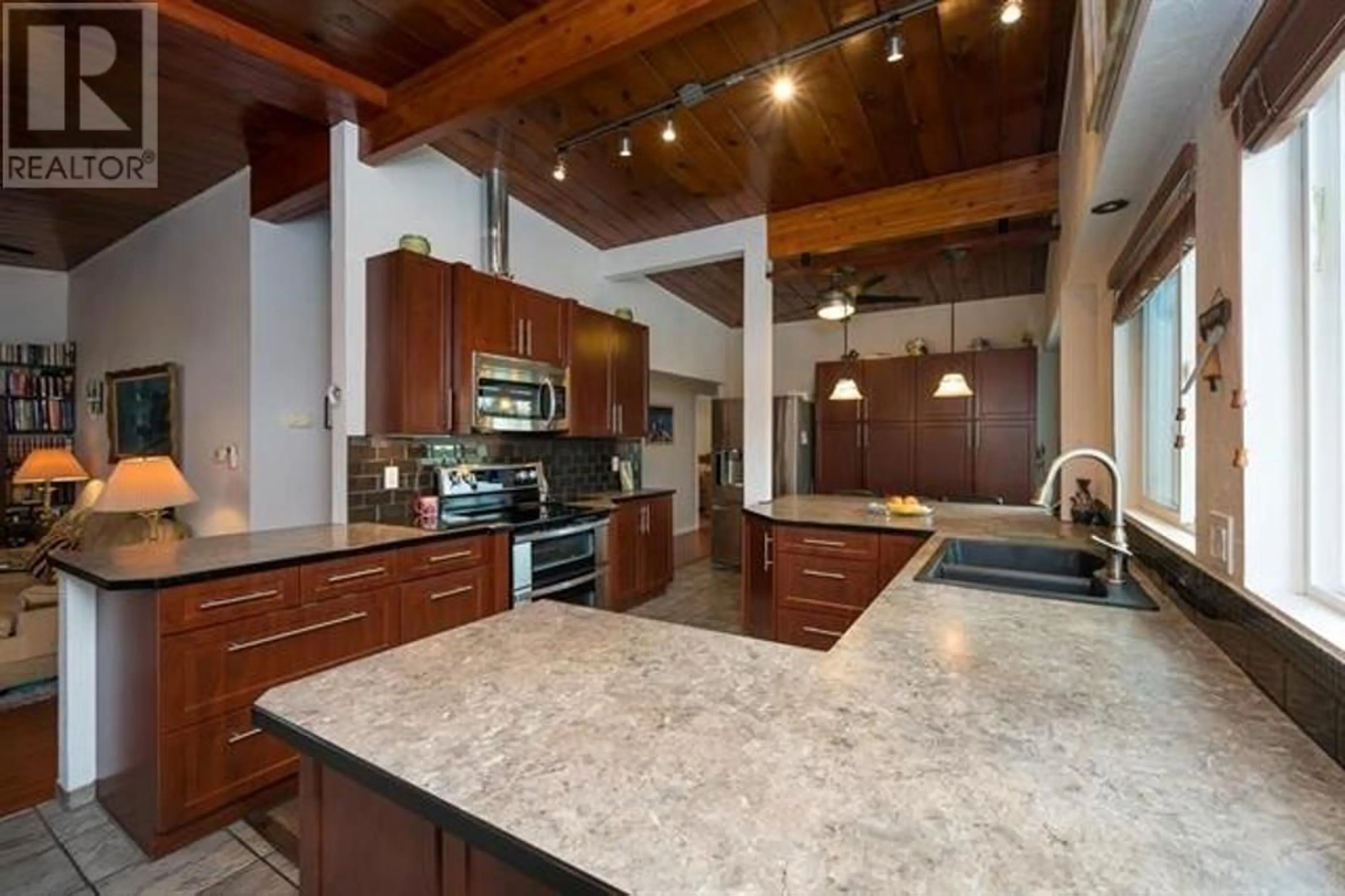 Open concept kitchen, ceramic/tile floor for 20712 RIVER ROAD, Maple Ridge British Columbia V2X1Z7