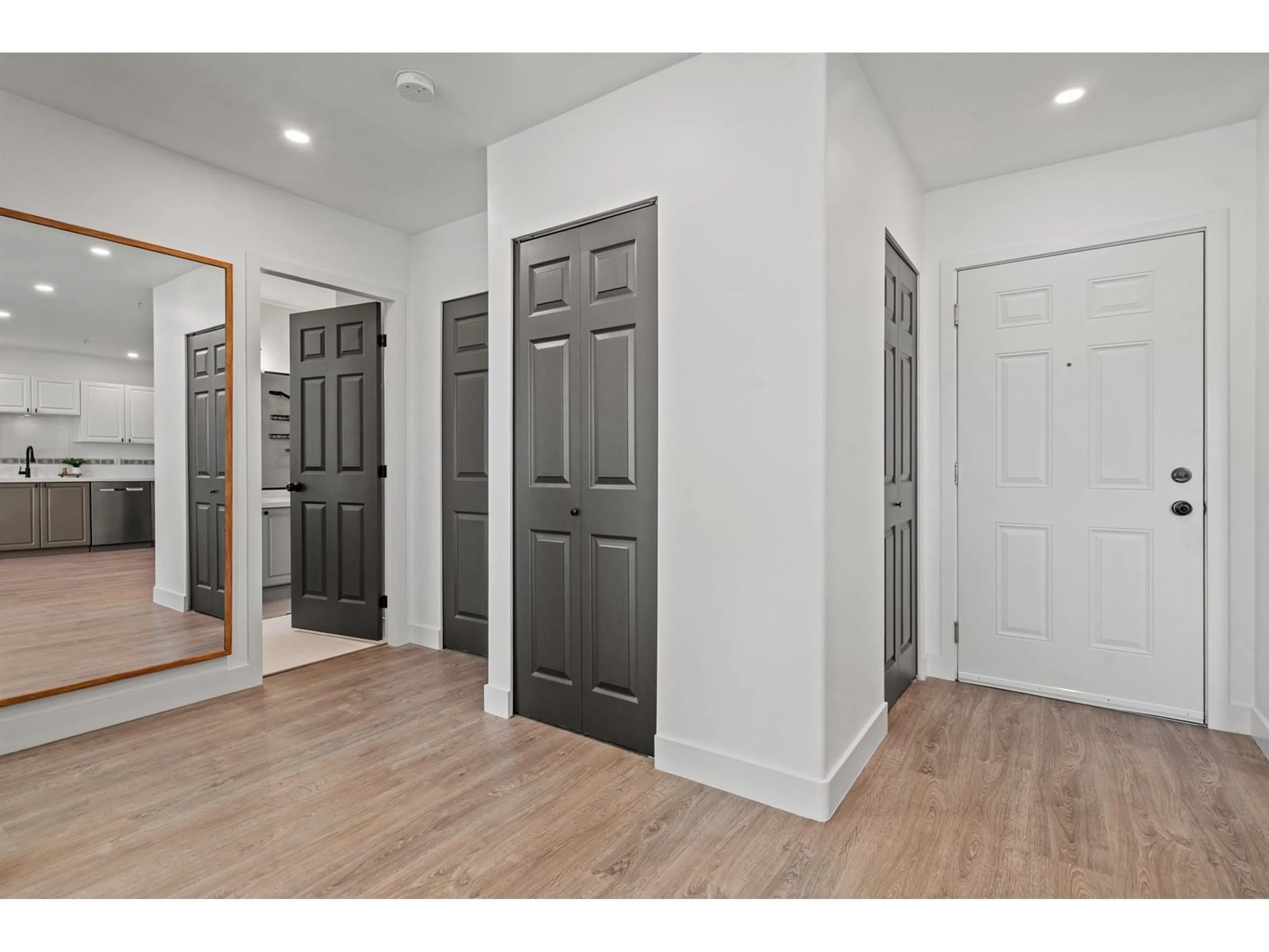 Indoor entryway for 503 - 45745 PRINCESS AVENUE, Chilliwack British Columbia V2P2B5