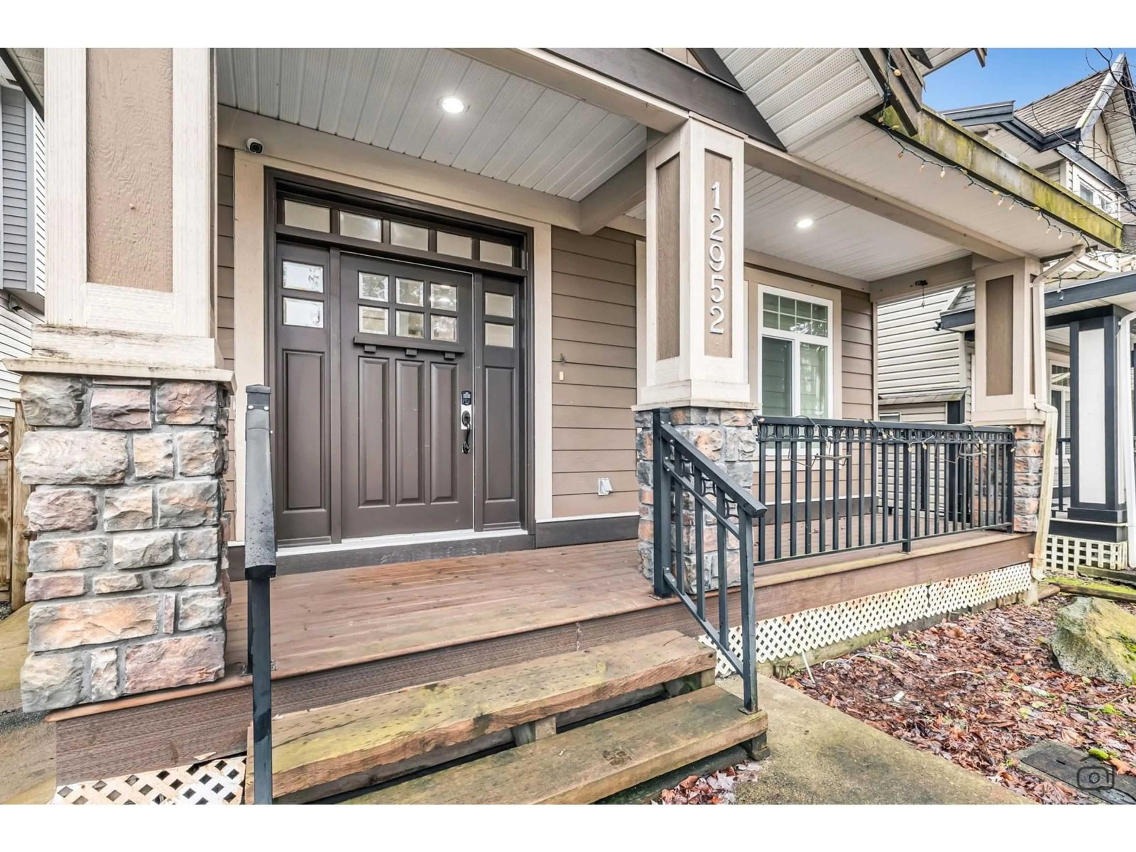Indoor entryway for 12952 60, Surrey British Columbia V3X2L5