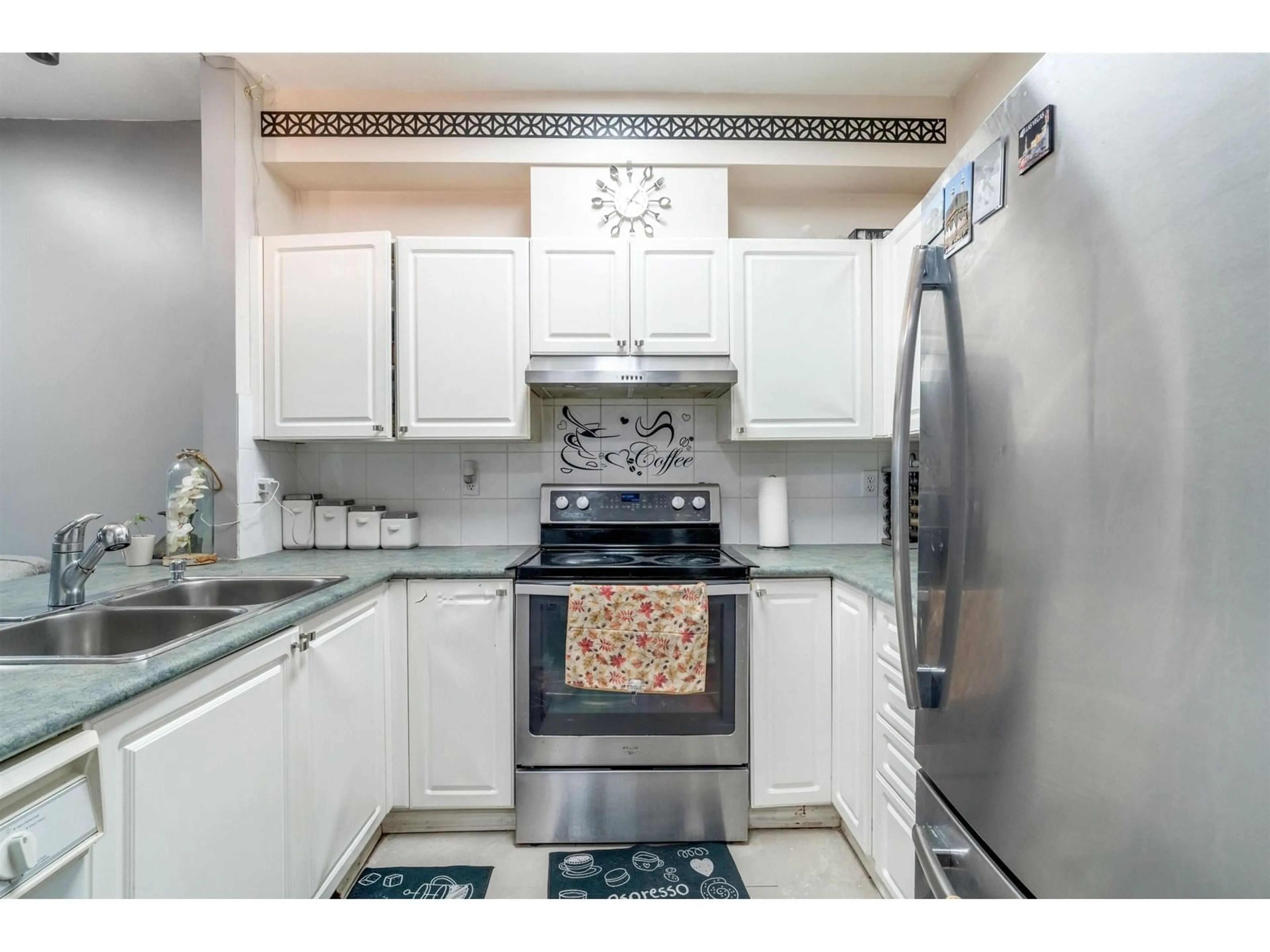 Standard kitchen, ceramic/tile floor for 102 - 13727 74, Surrey British Columbia V3W0M7
