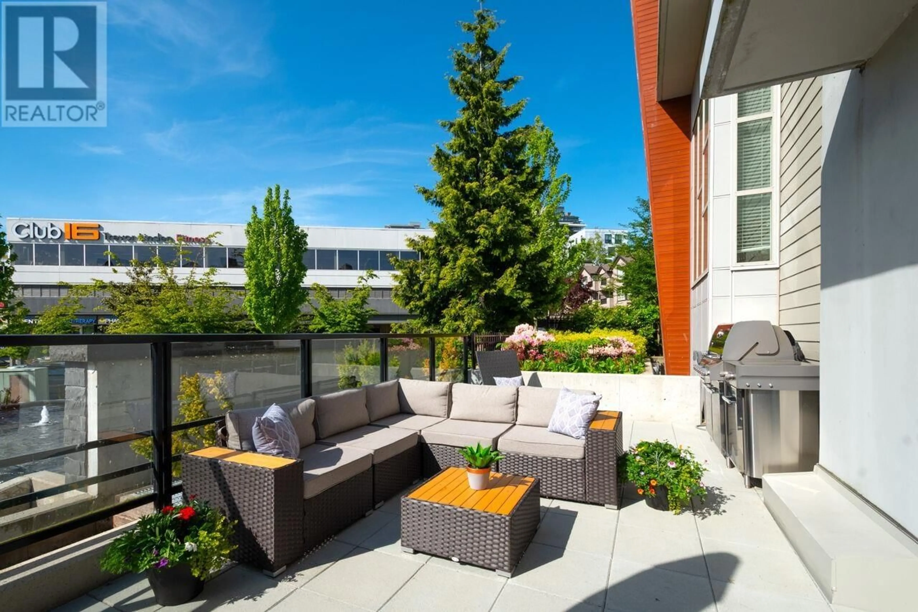 Patio, street for TH13 - 108 8TH STREET, North Vancouver British Columbia V7L0H1