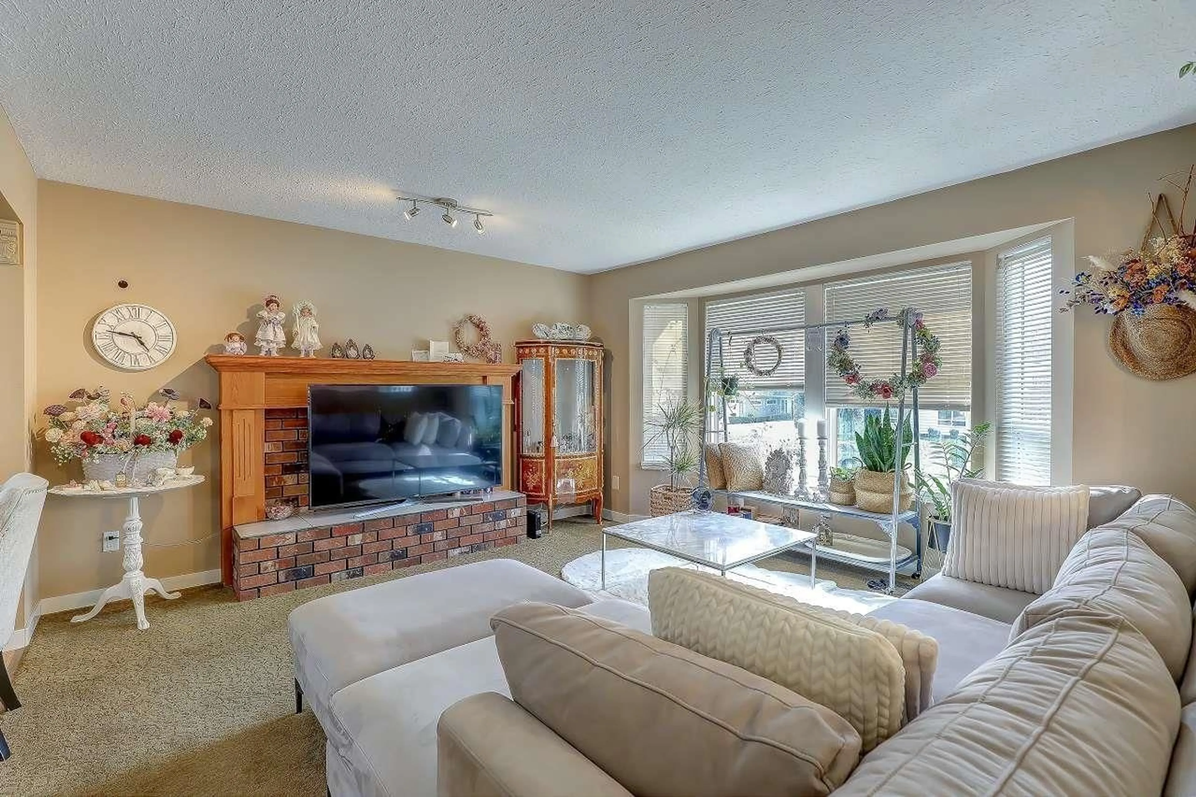 Living room with furniture, unknown for 18233 60A, Surrey British Columbia V3S5R6