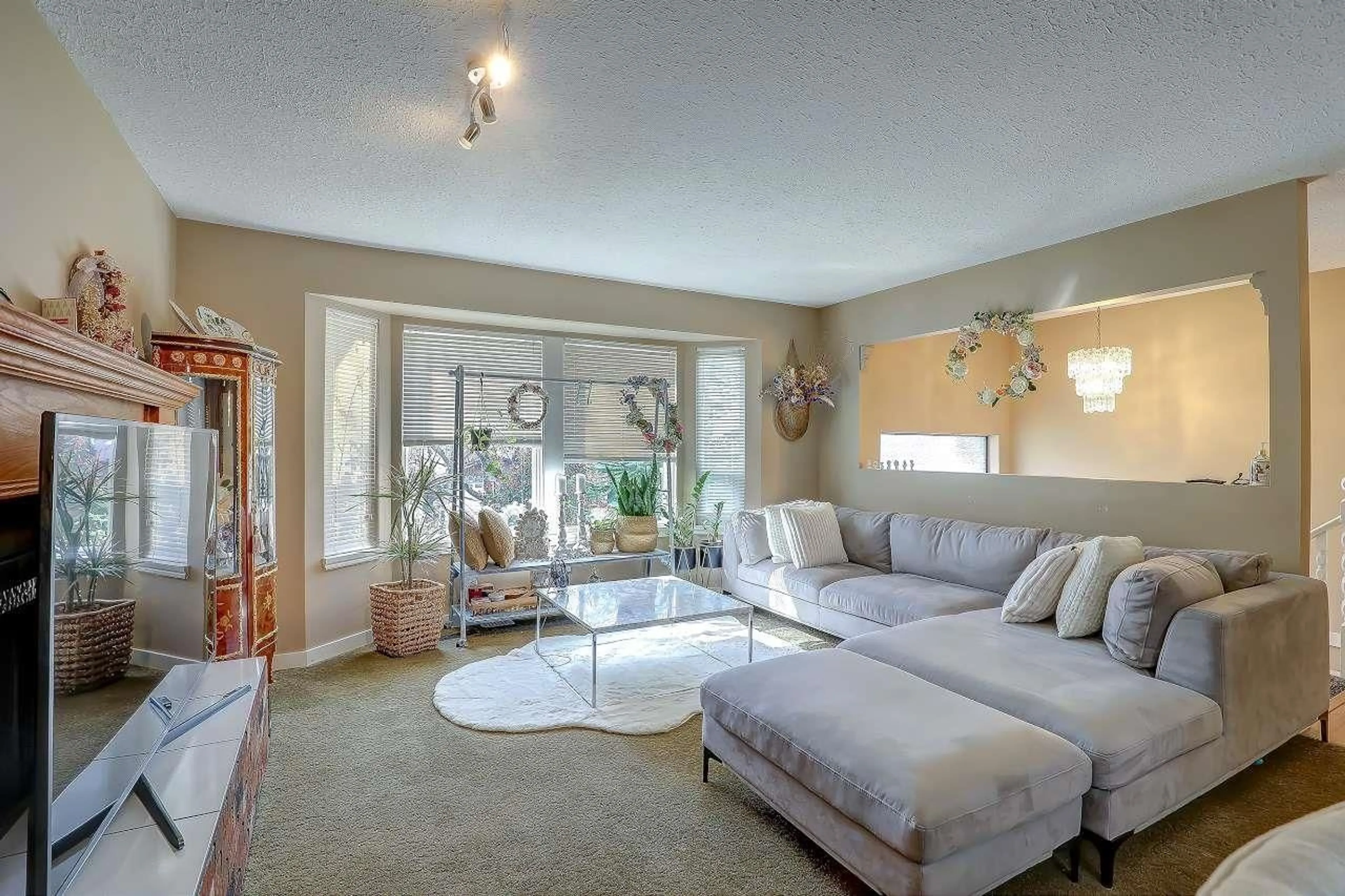 Living room with furniture, unknown for 18233 60A, Surrey British Columbia V3S5R6