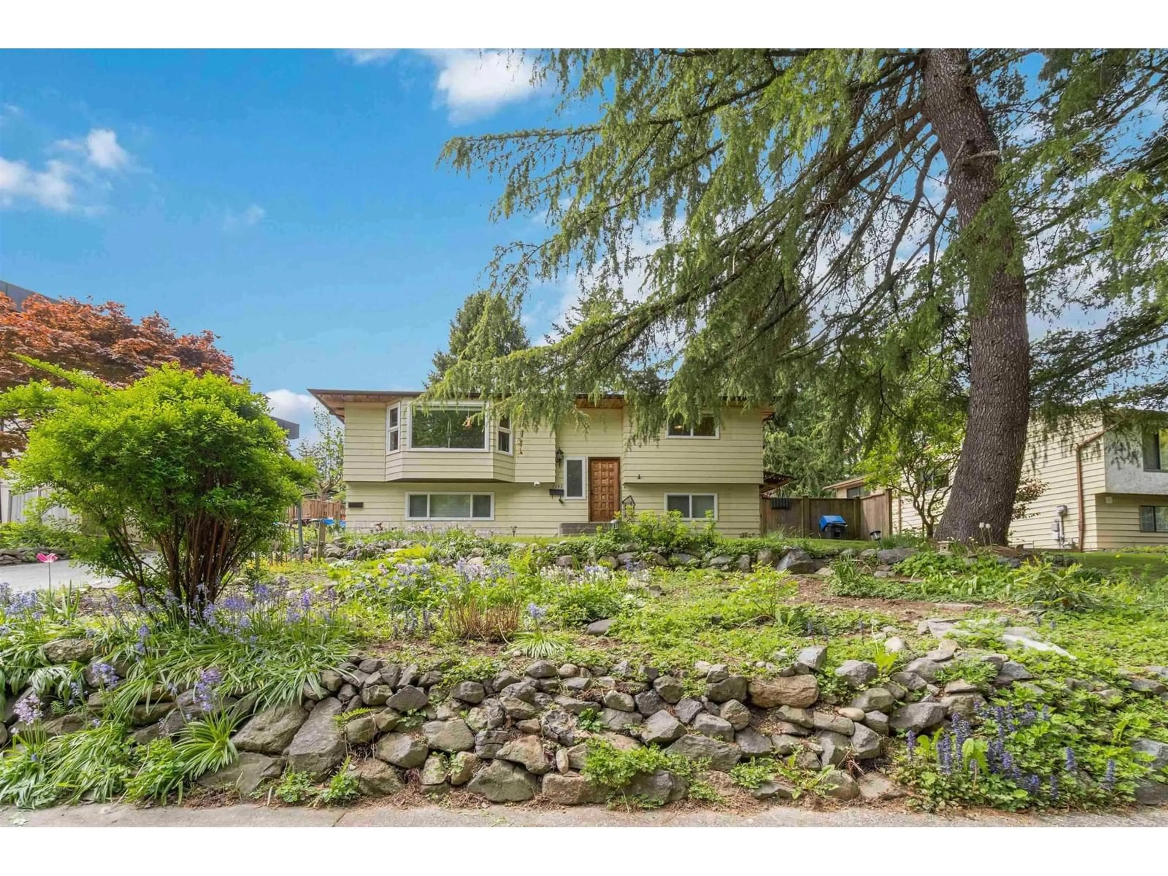 A pic from outside/outdoor area/front of a property/back of a property/a pic from drone, street for 7595 143, Surrey British Columbia V3W5P2