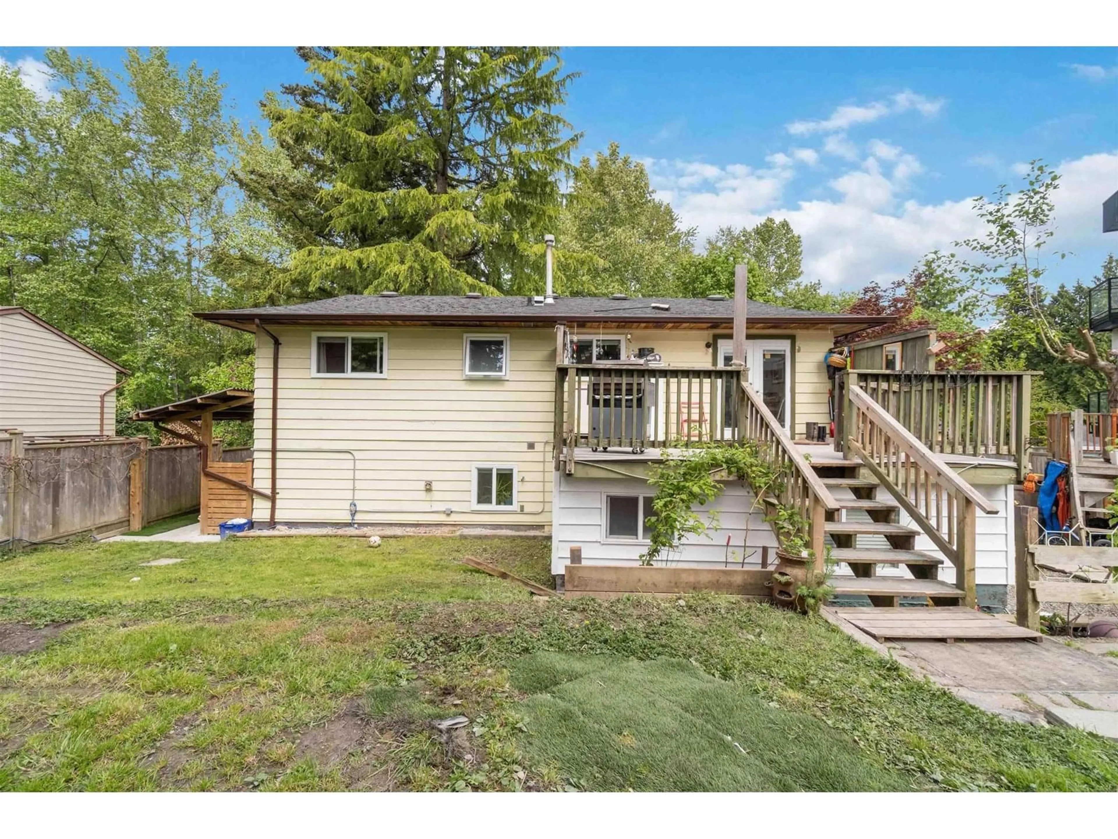 Home with vinyl exterior material, unknown for 7595 143, Surrey British Columbia V3W5P2