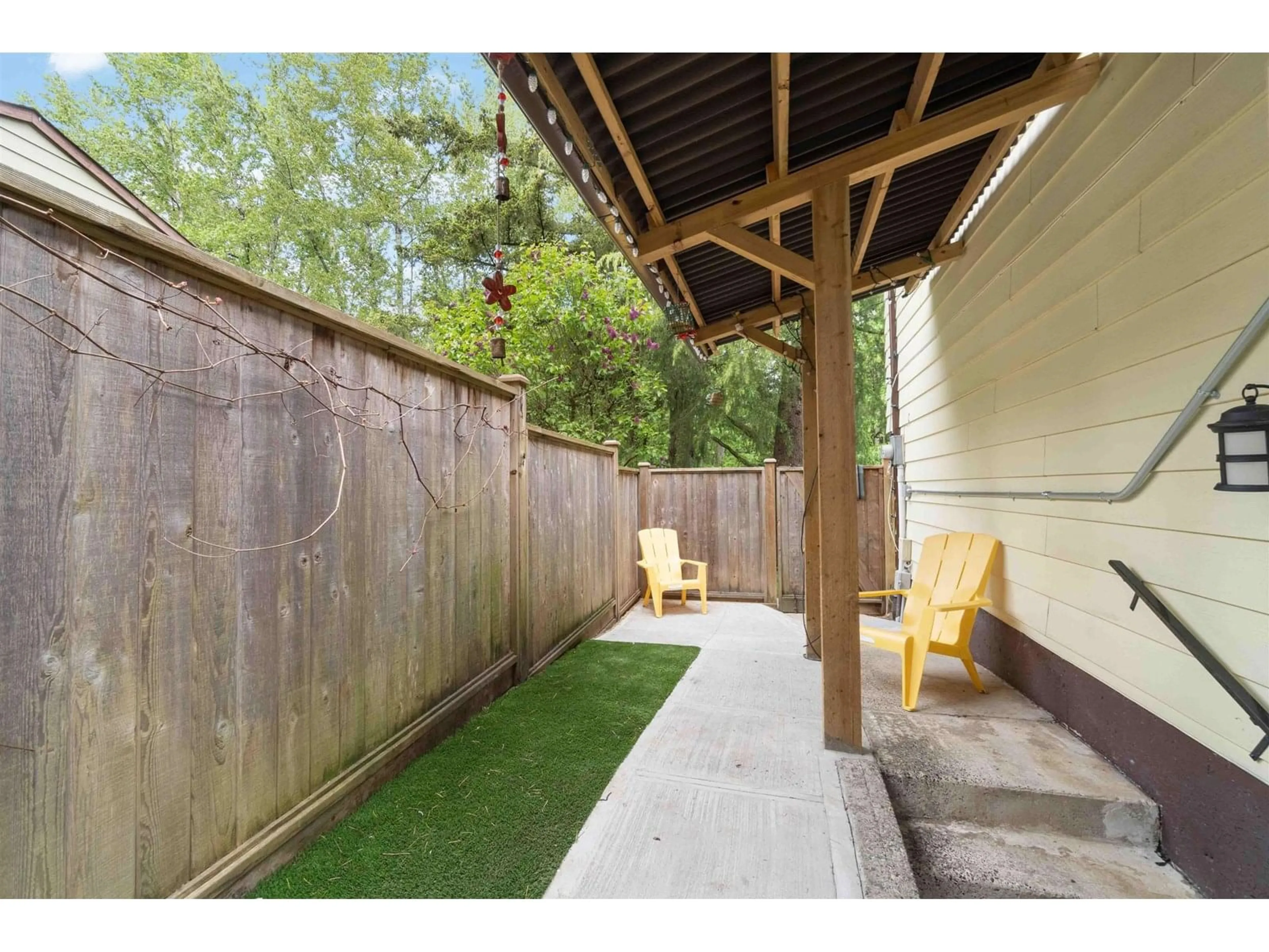 Patio, street for 7595 143, Surrey British Columbia V3W5P2