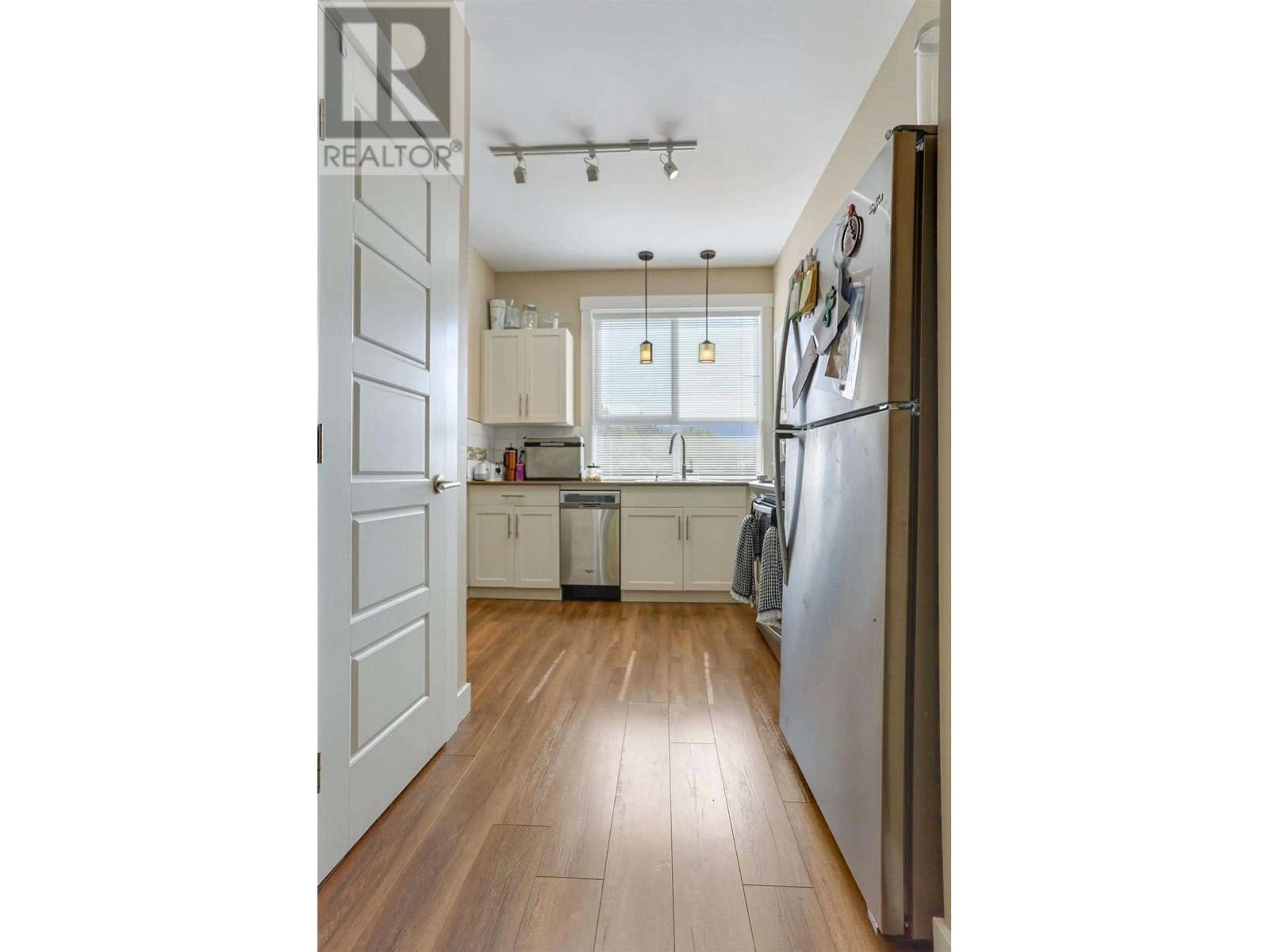 Open concept kitchen, wood/laminate floor for 404 - 110 BAXTER AVENUE, Kitimat British Columbia V8C2N9