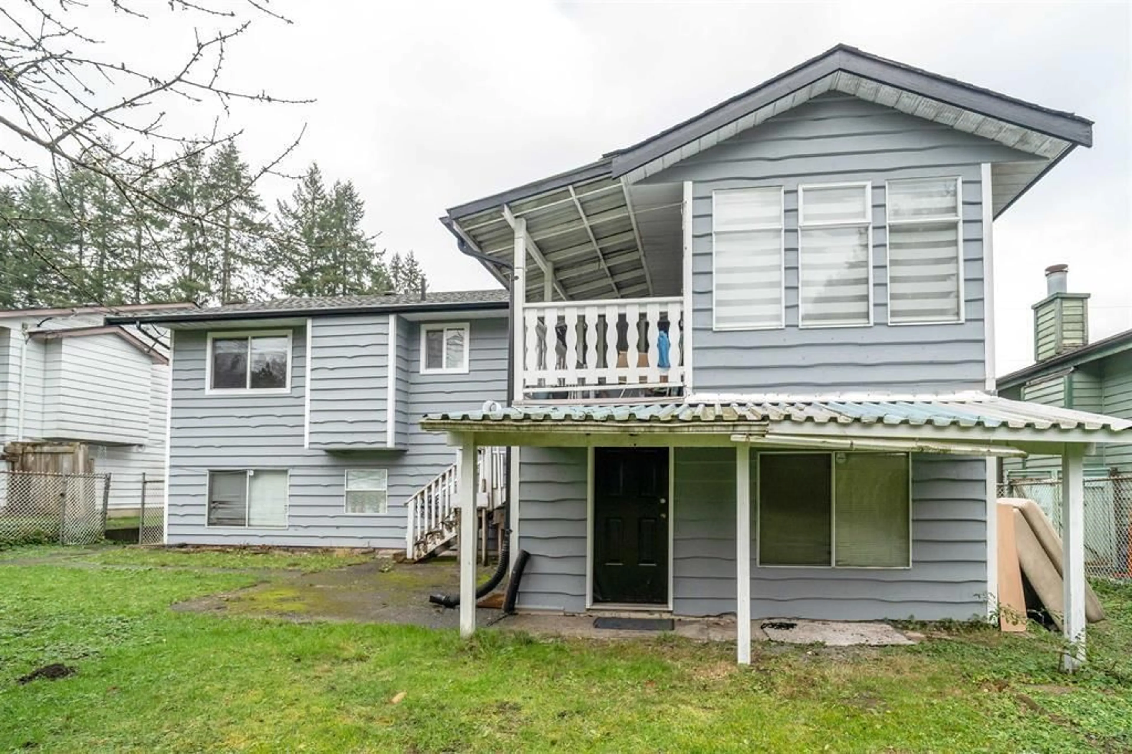 Home with vinyl exterior material, street for 14060 80, Surrey British Columbia V3W3C4