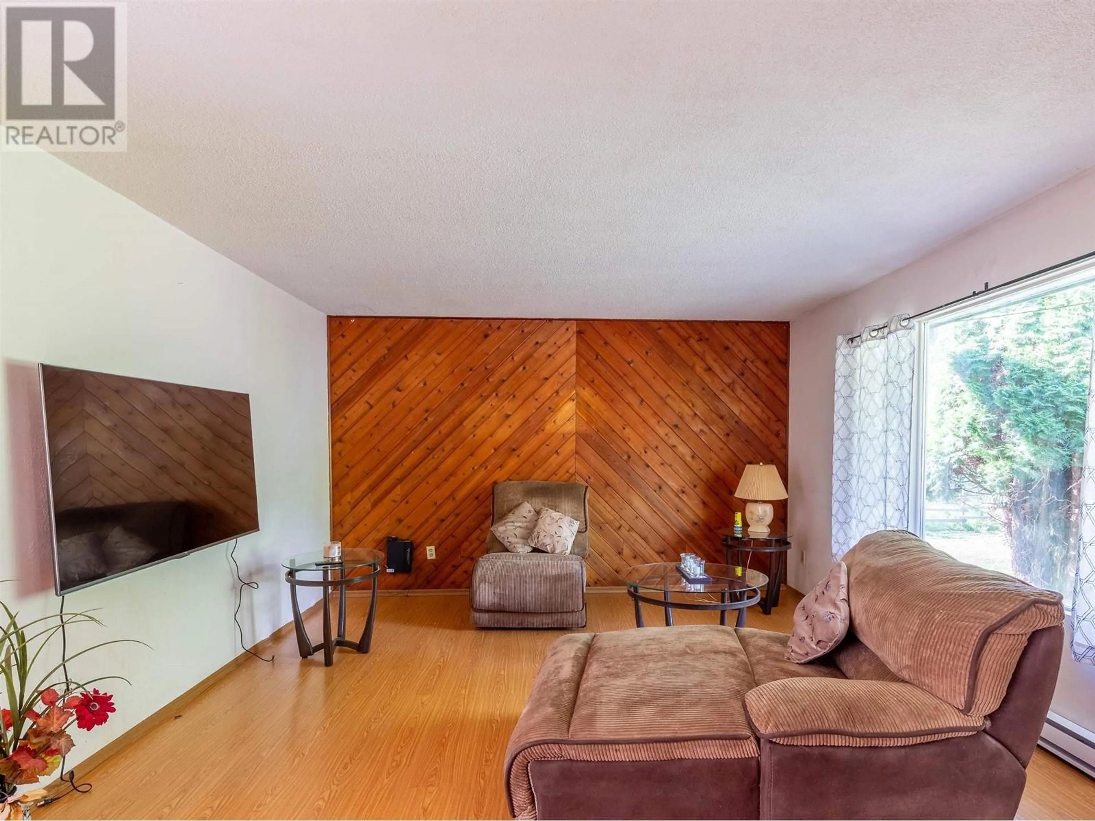 Living room with furniture, wood/laminate floor for 4446 WHALEN ROAD, Smithers British Columbia V0J2N2