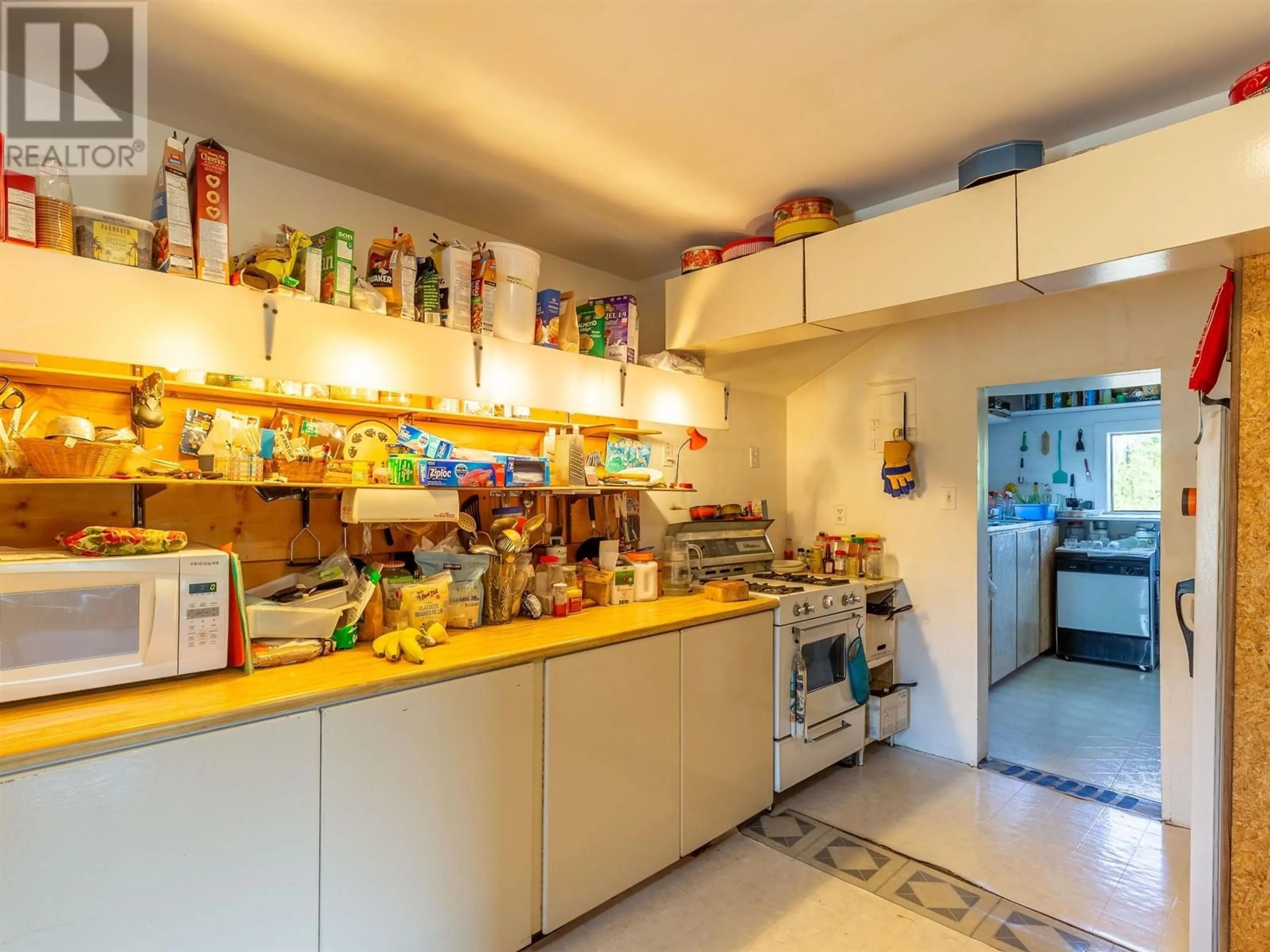 Standard kitchen, unknown for 11230 SPRUCE ROAD, Telkwa British Columbia V0J2X3