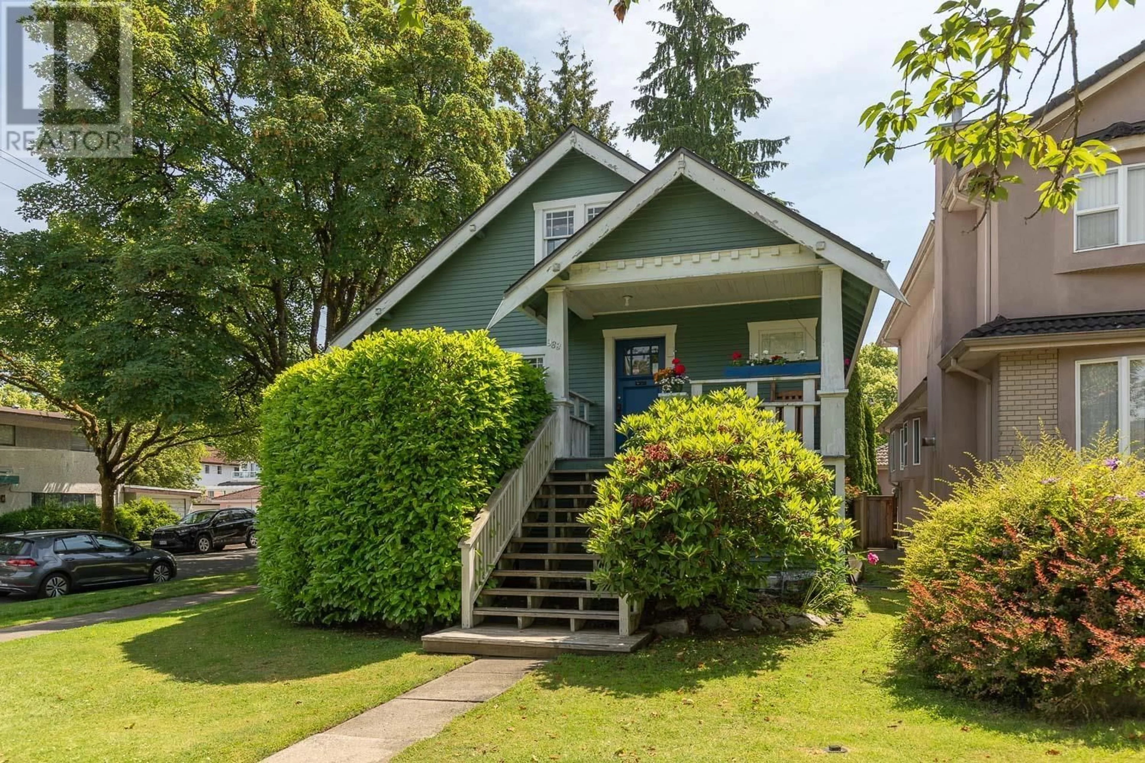 Home with vinyl exterior material, street for 988 16TH AVENUE, Vancouver British Columbia V5T2V9