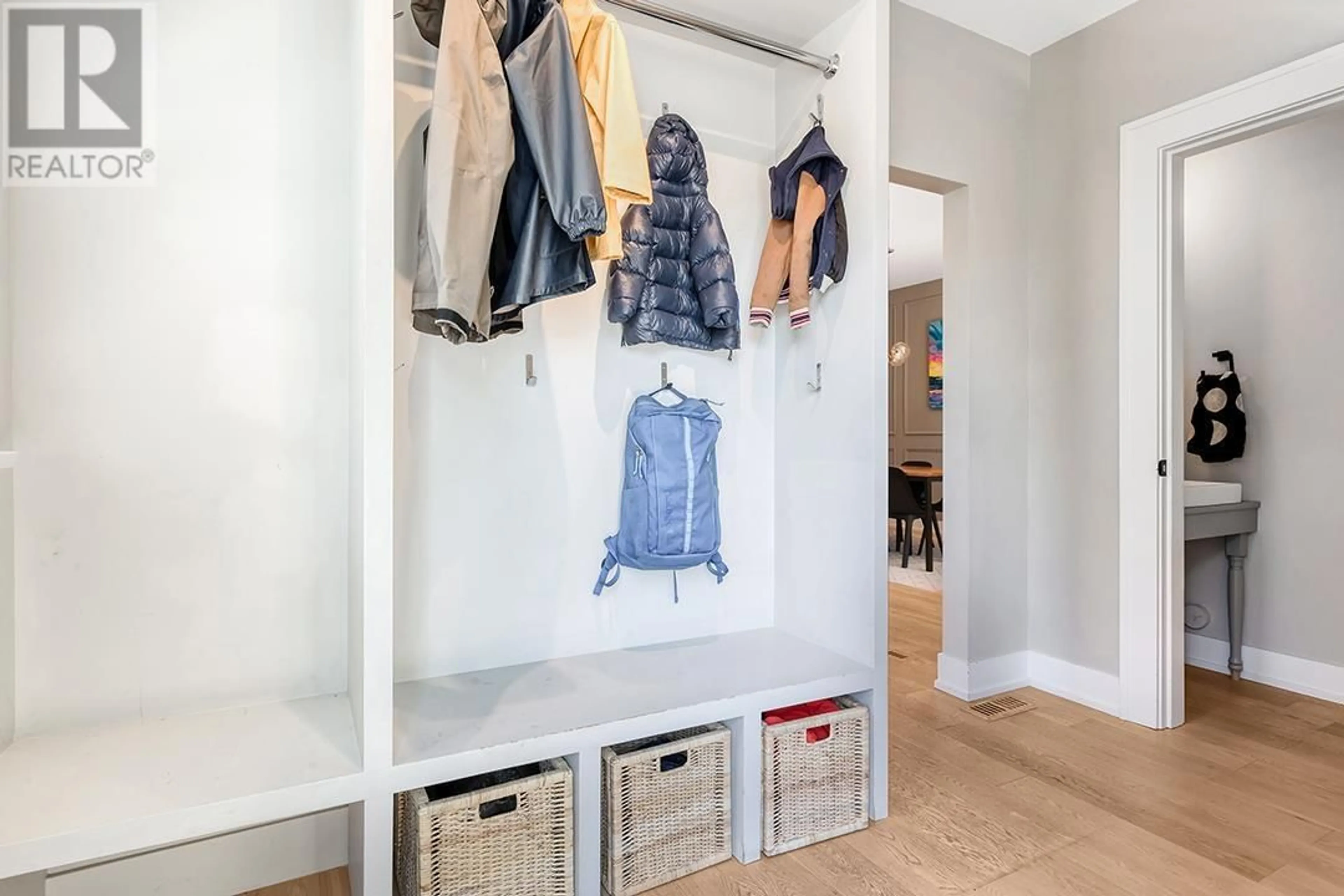 Indoor entryway for 1157 13TH AVENUE, Vancouver British Columbia V5T2M2