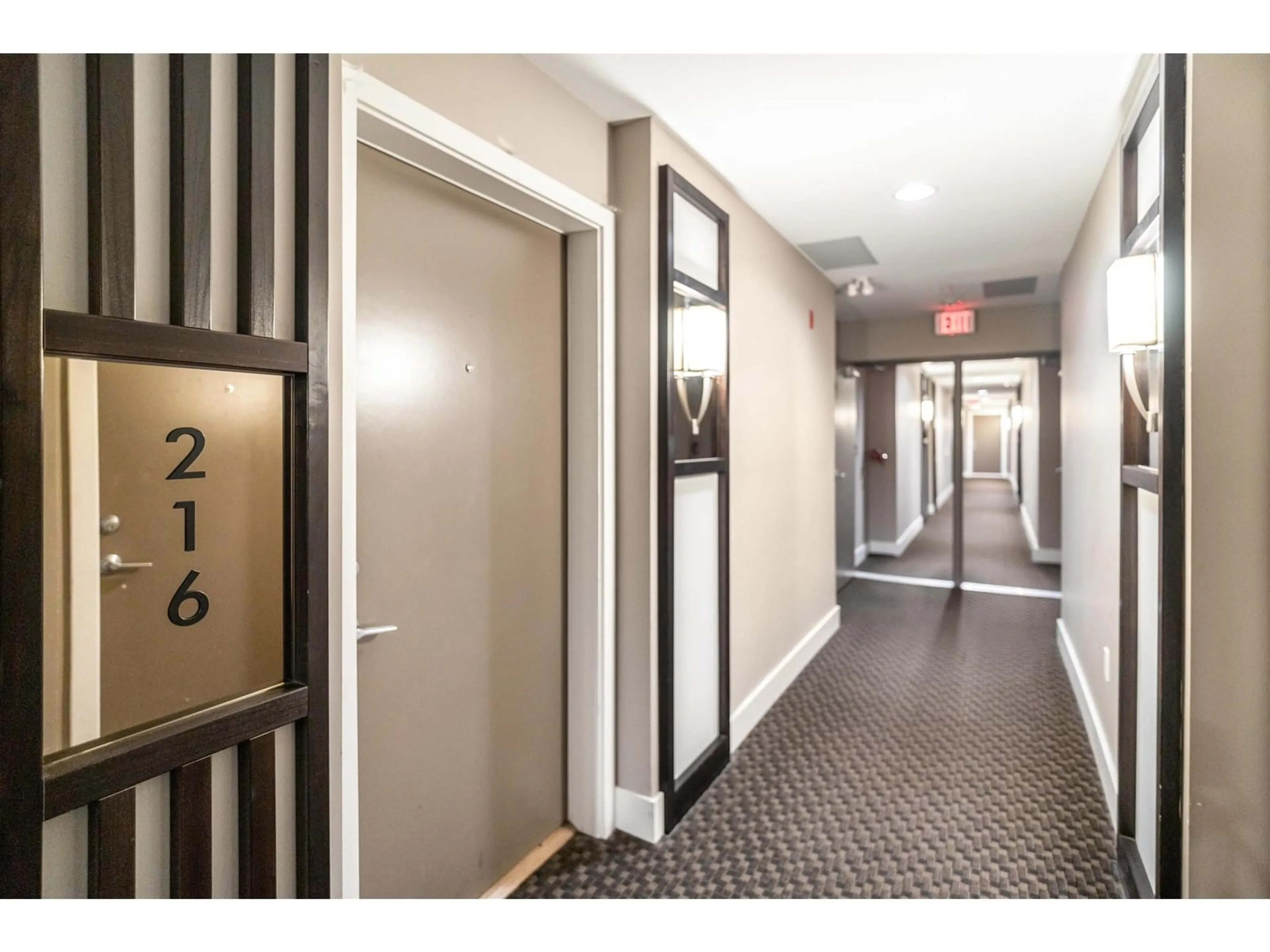 Indoor foyer for 216 - 6688 120, Surrey British Columbia V3W1T8