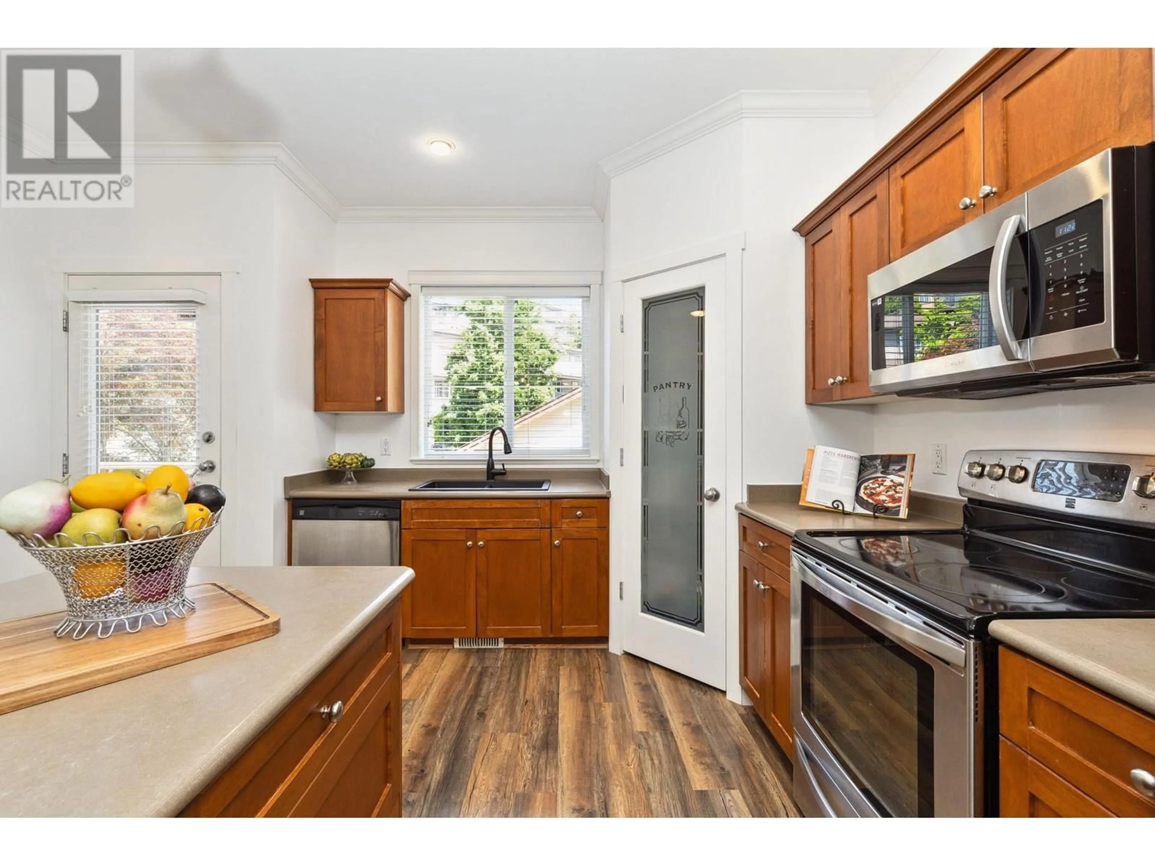 Standard kitchen, unknown for 23537 KANAKA WAY, Maple Ridge British Columbia V2W1C8