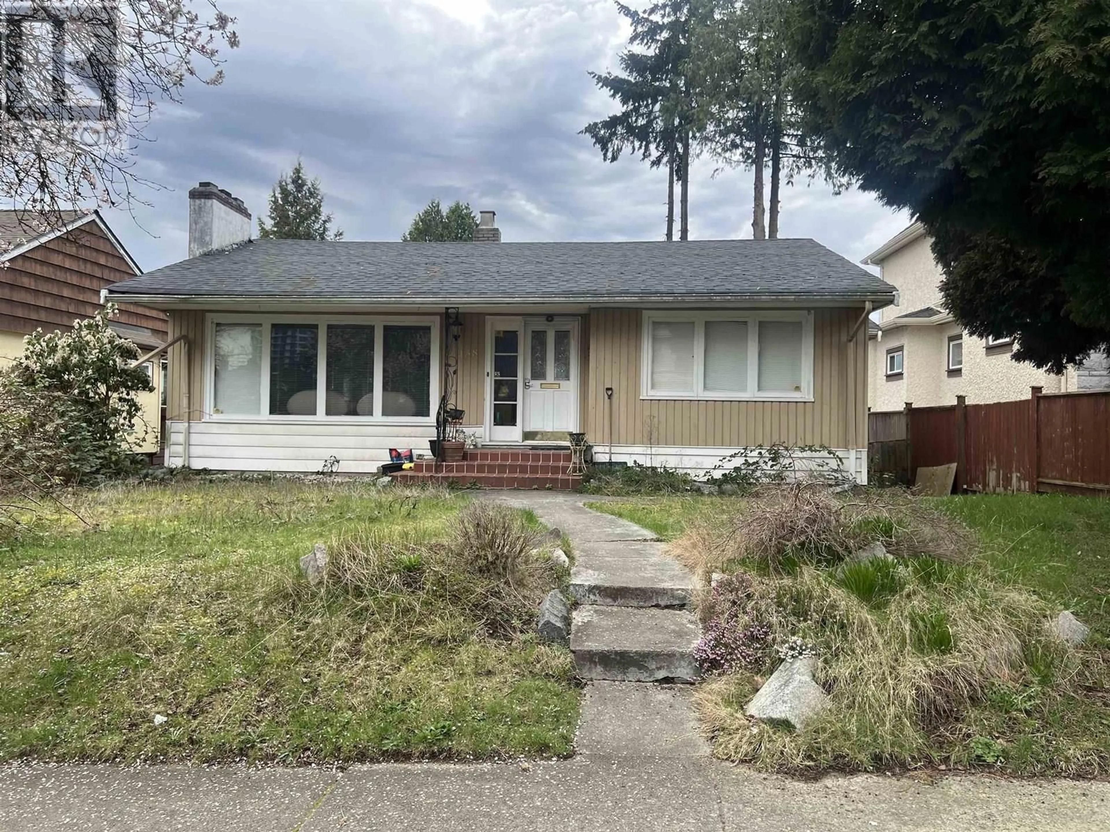 Home with vinyl exterior material, street for 438 45TH AVENUE, Vancouver British Columbia V5Y2W6