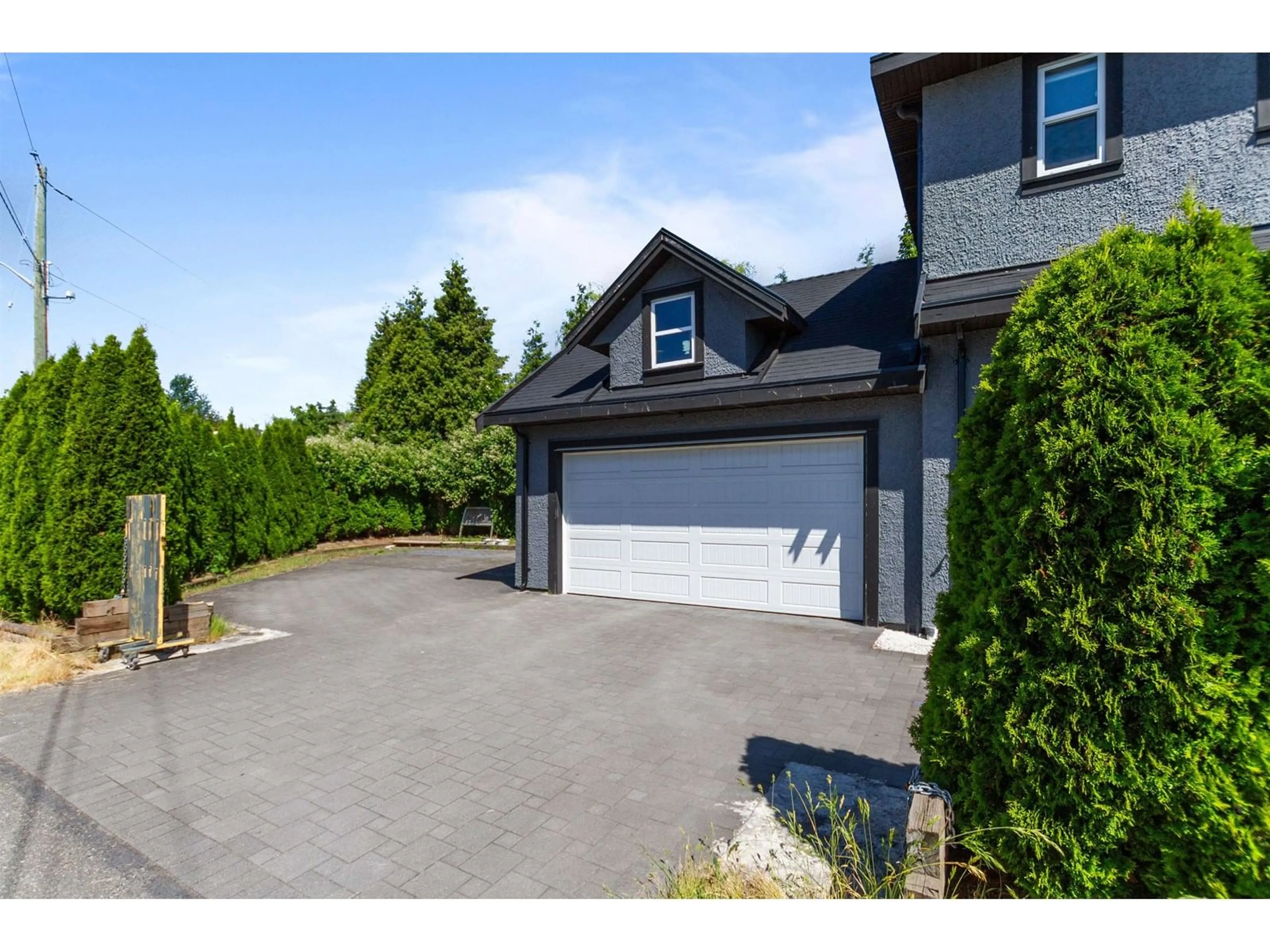 A pic from outside/outdoor area/front of a property/back of a property/a pic from drone, street for 15453 108, Surrey British Columbia V3R6J1