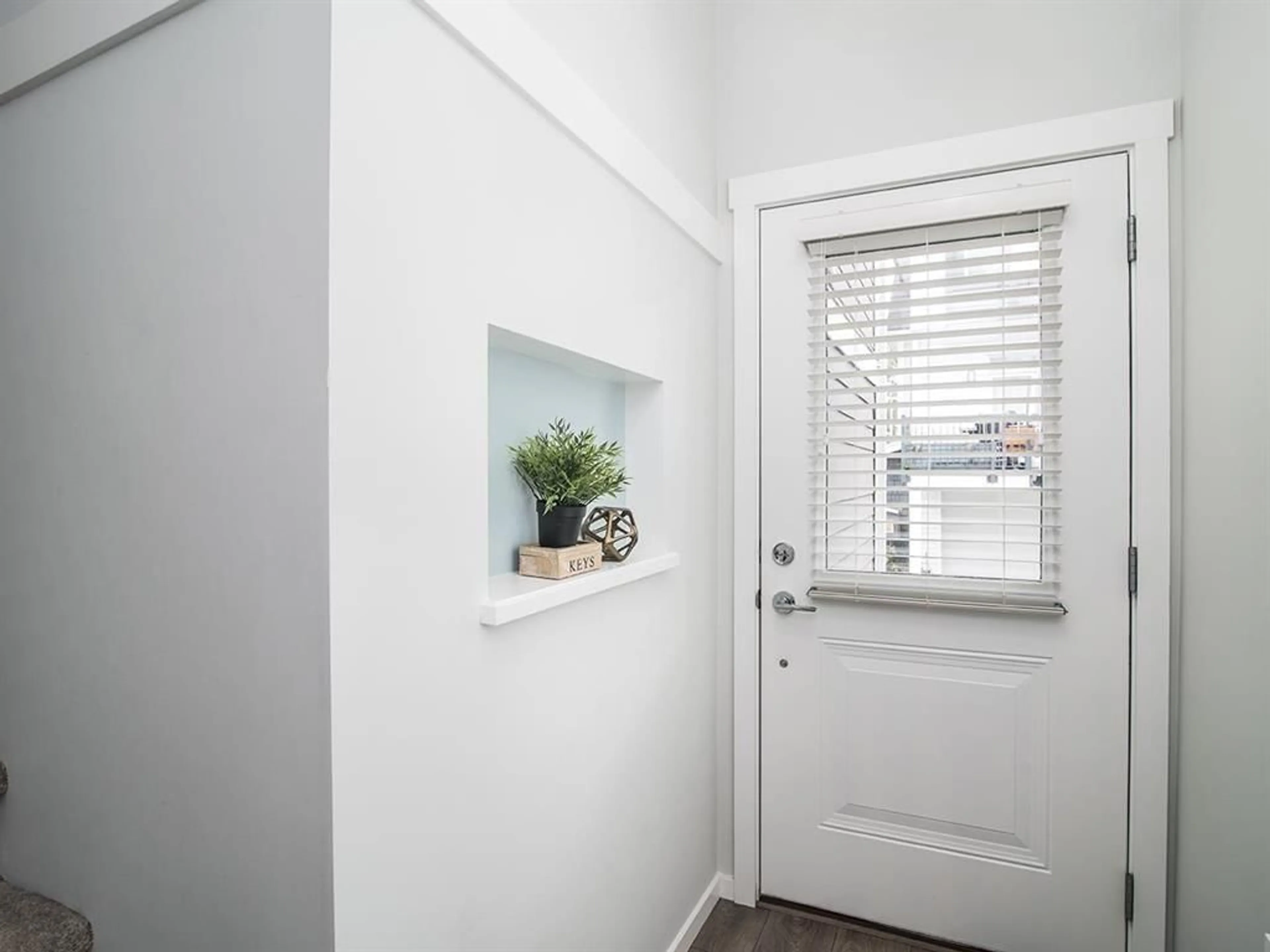 Indoor entryway for 24 - 15128 24, Surrey British Columbia V4A2H8