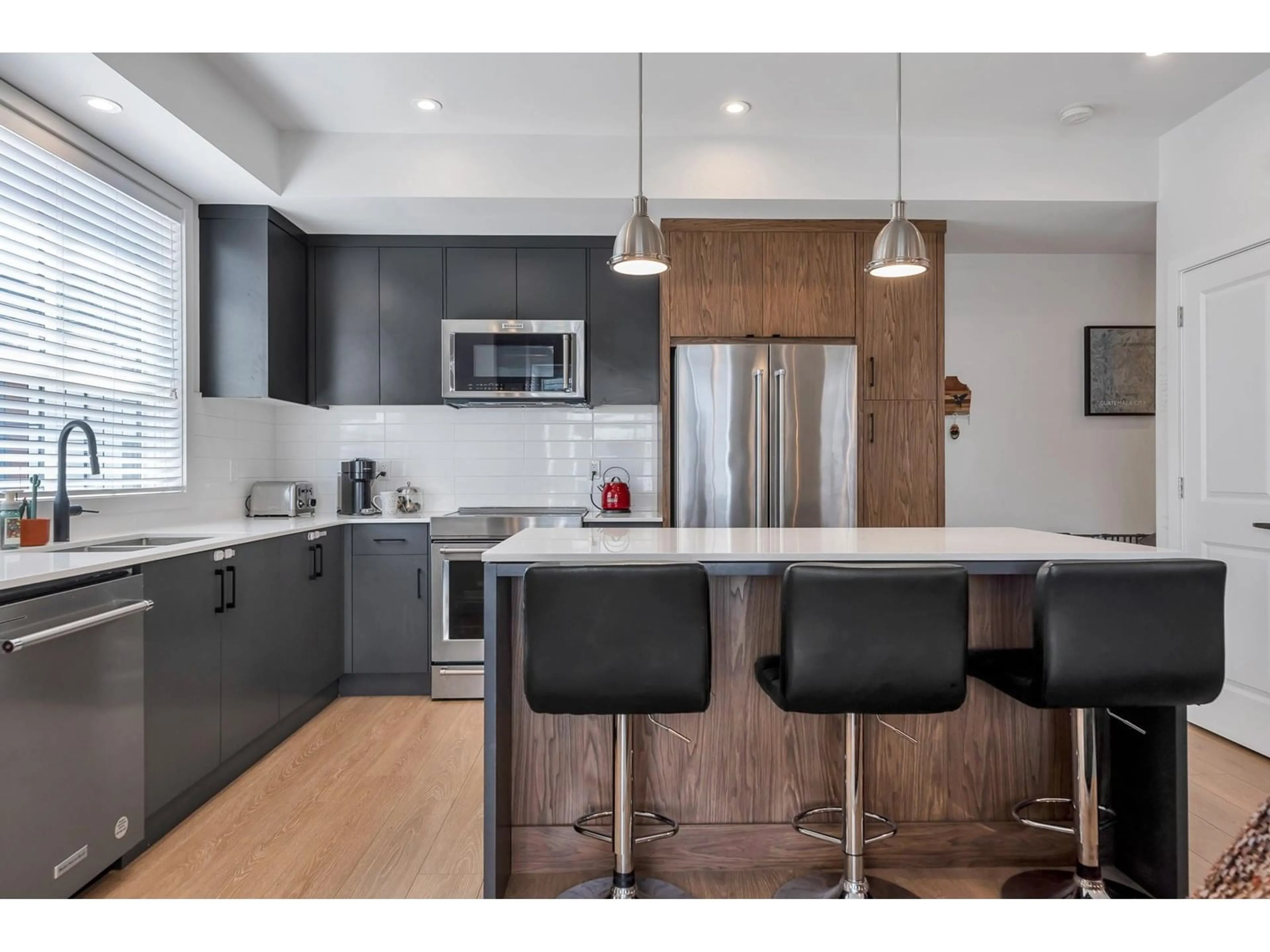 Open concept kitchen, wood/laminate floor for 49 - 1502 MCCALLUM, Abbotsford British Columbia V2S0K7
