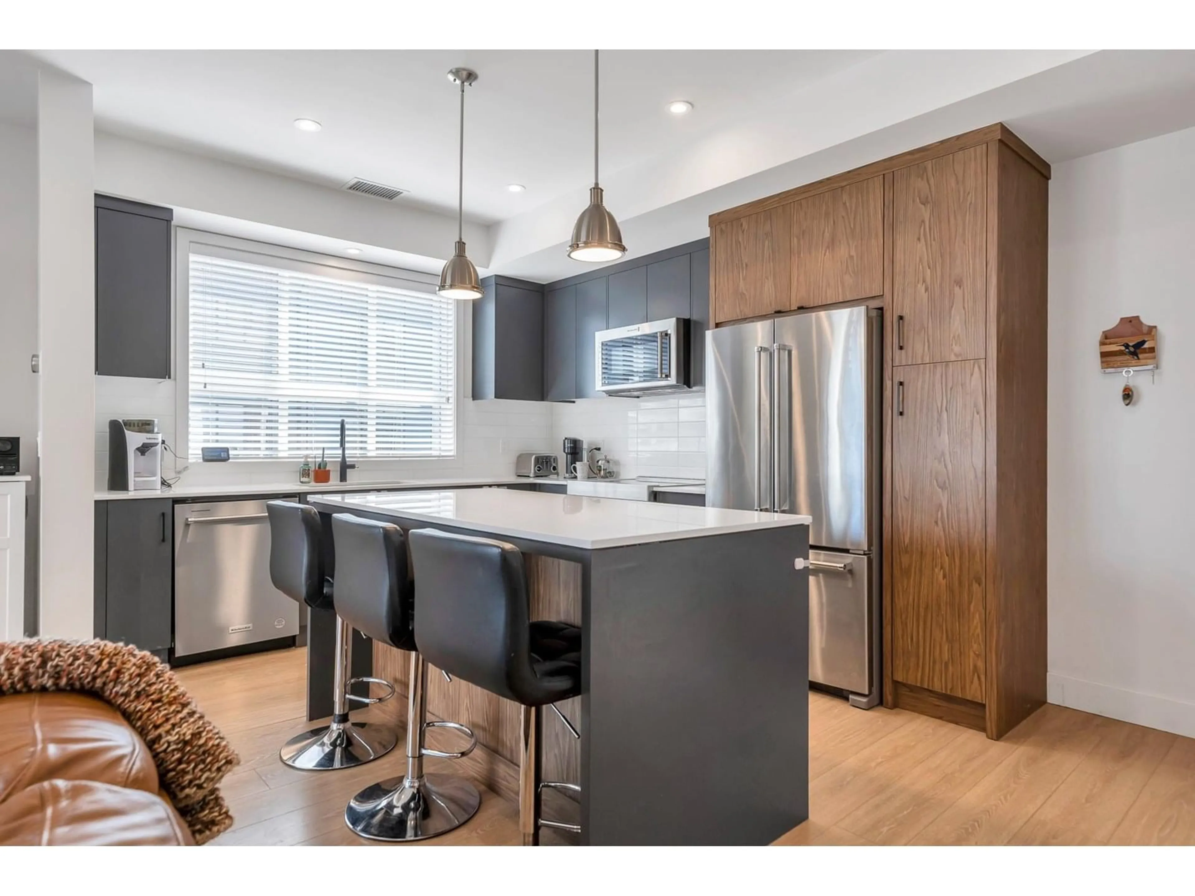 Open concept kitchen, wood/laminate floor for 49 - 1502 MCCALLUM, Abbotsford British Columbia V2S0K7