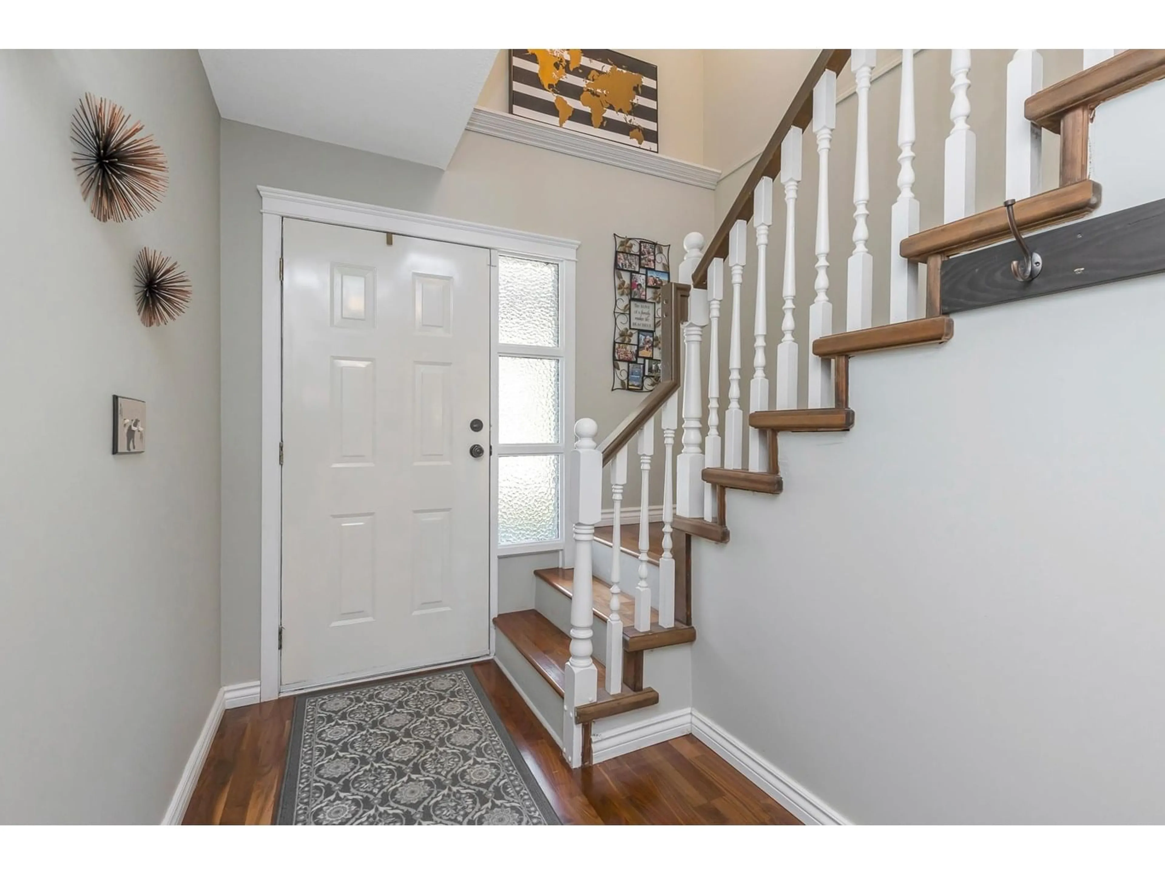 Indoor entryway for 3606 LATIMER, Abbotsford British Columbia V2S6X4
