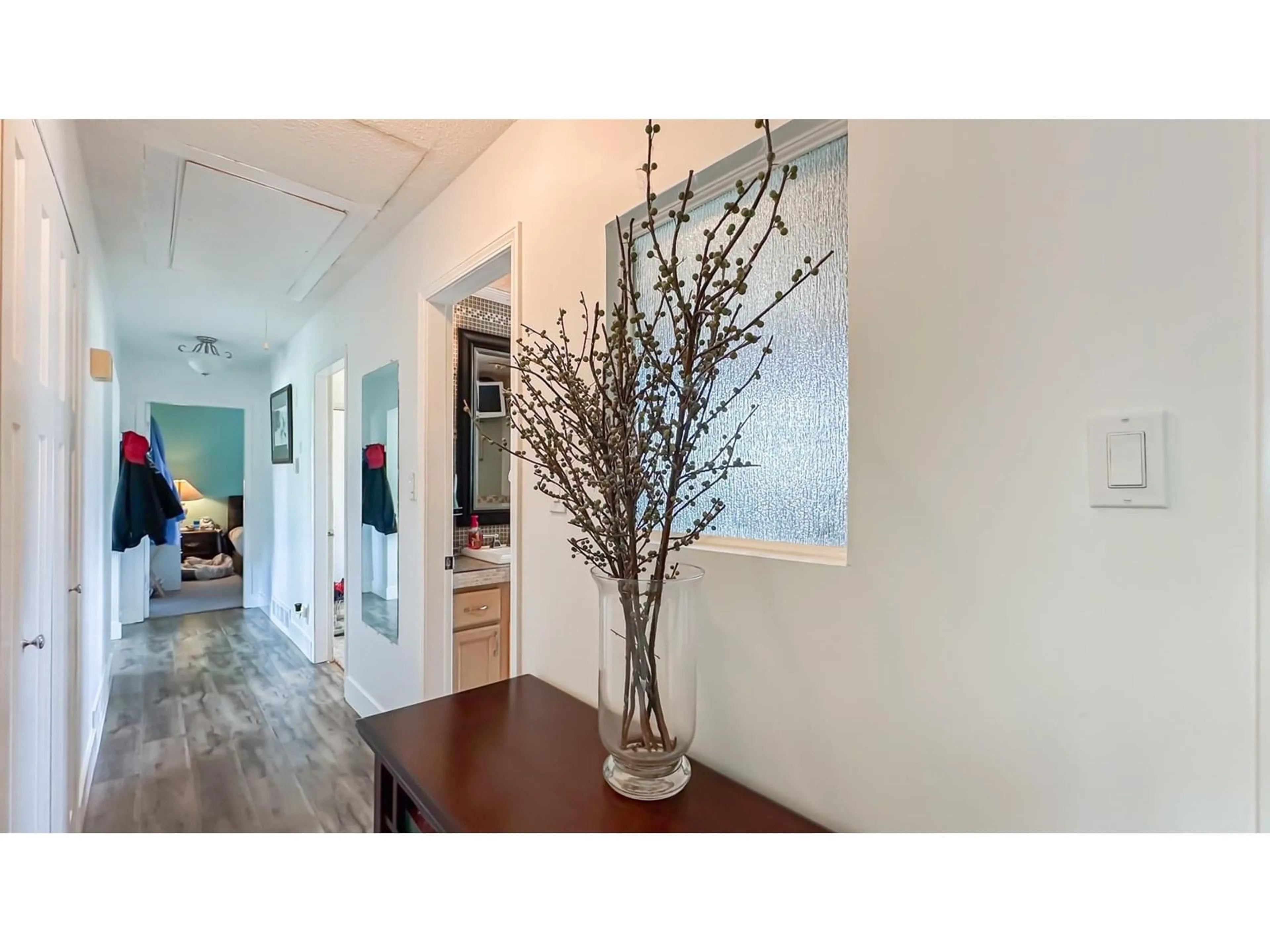 Indoor entryway for 11590 140A, Surrey British Columbia V3R3J3
