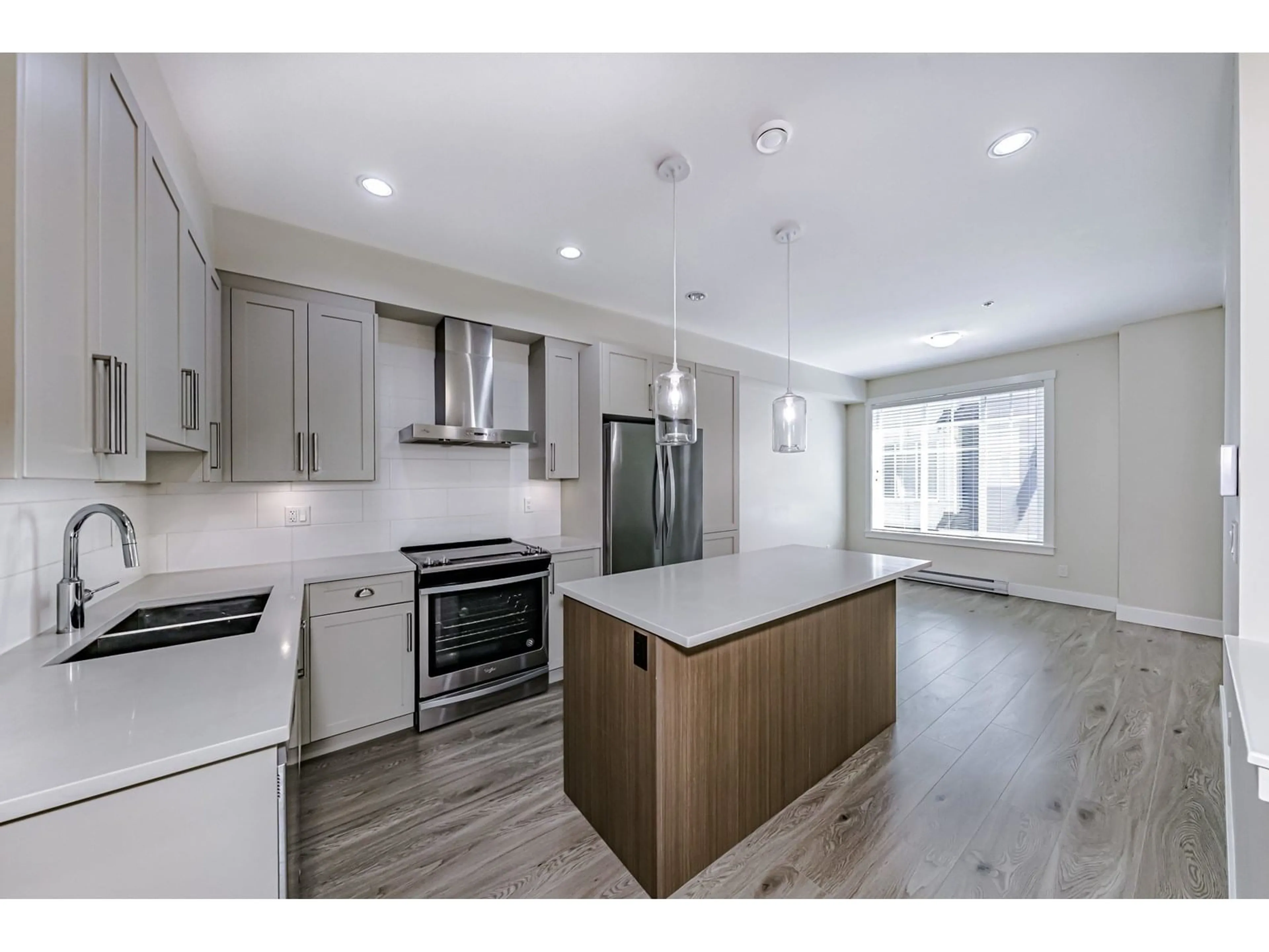 Open concept kitchen, wood/laminate floor for 29 - 20498 82, Langley British Columbia V2Y0V1