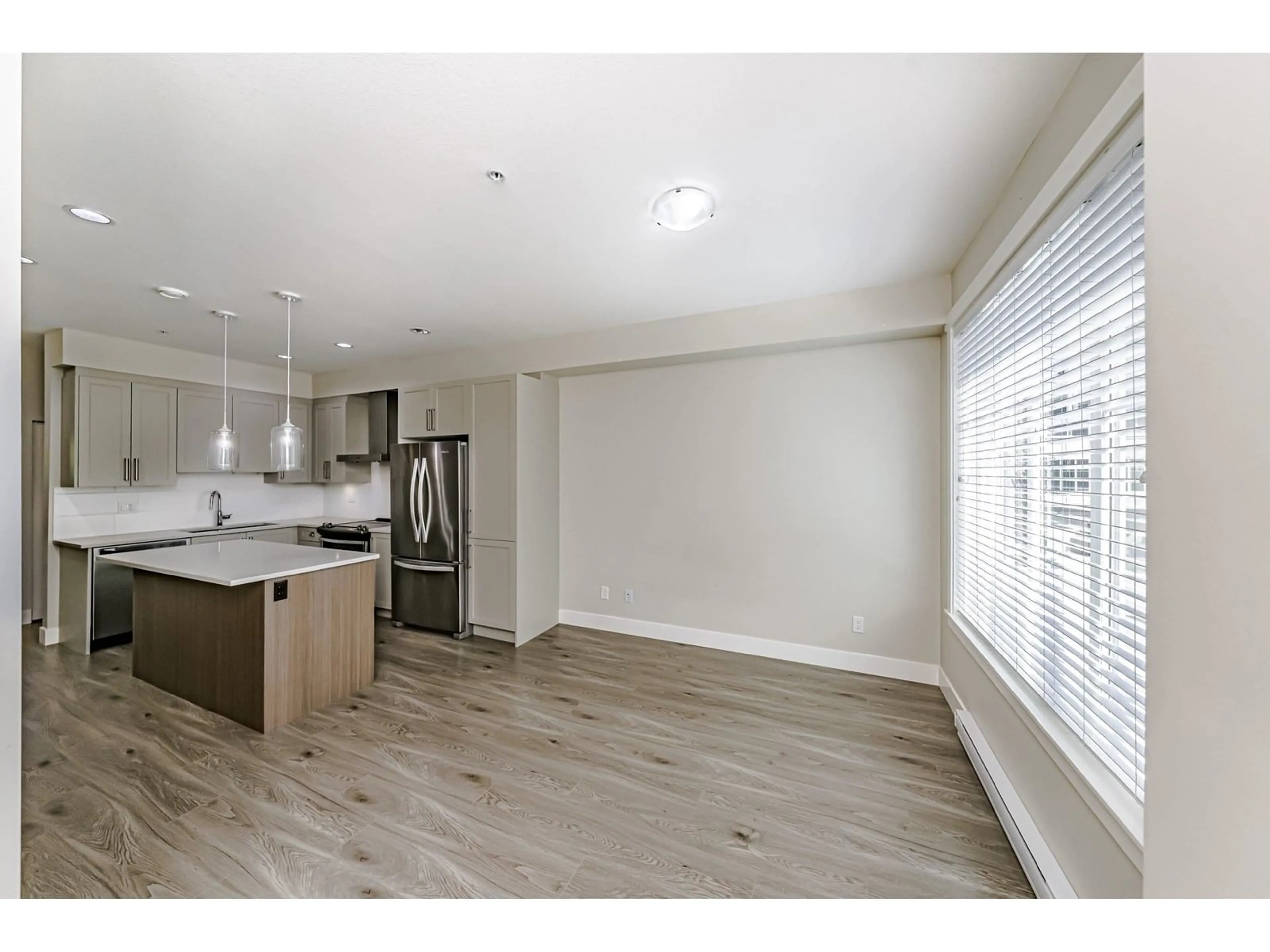 Open concept kitchen, wood/laminate floor for 29 - 20498 82, Langley British Columbia V2Y0V1
