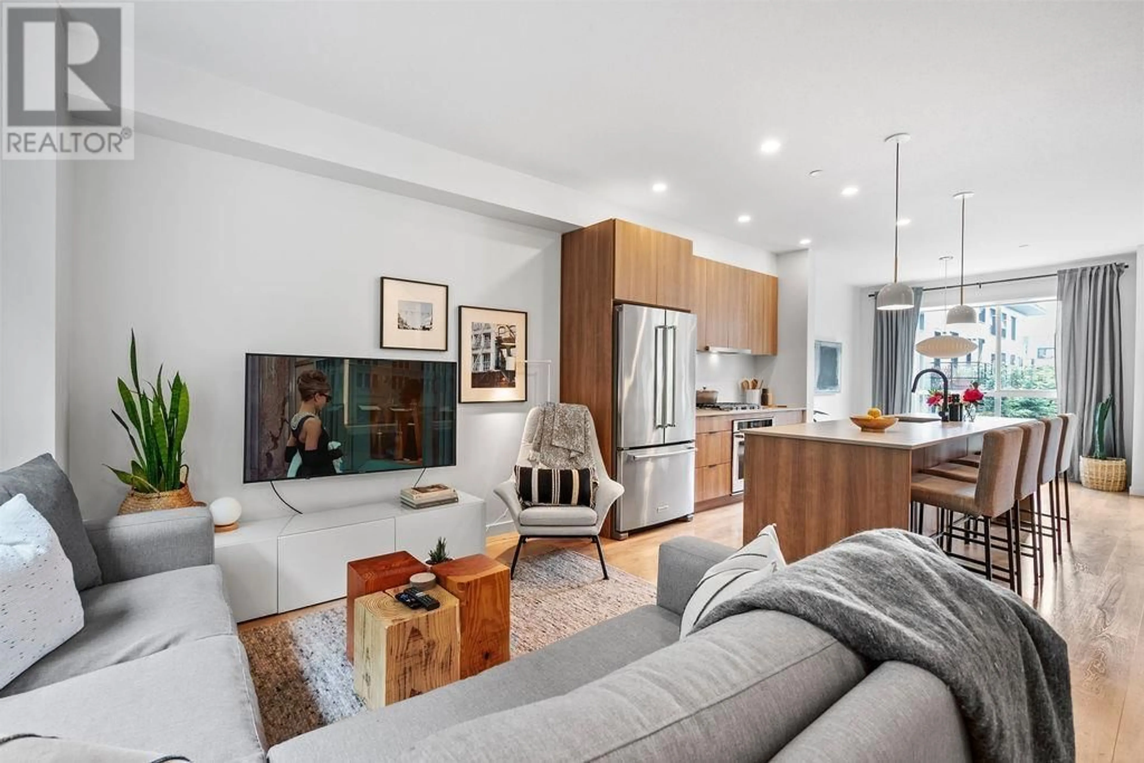 Living room with furniture, unknown for 16 - 533 3RD STREET, North Vancouver British Columbia V7L1G4