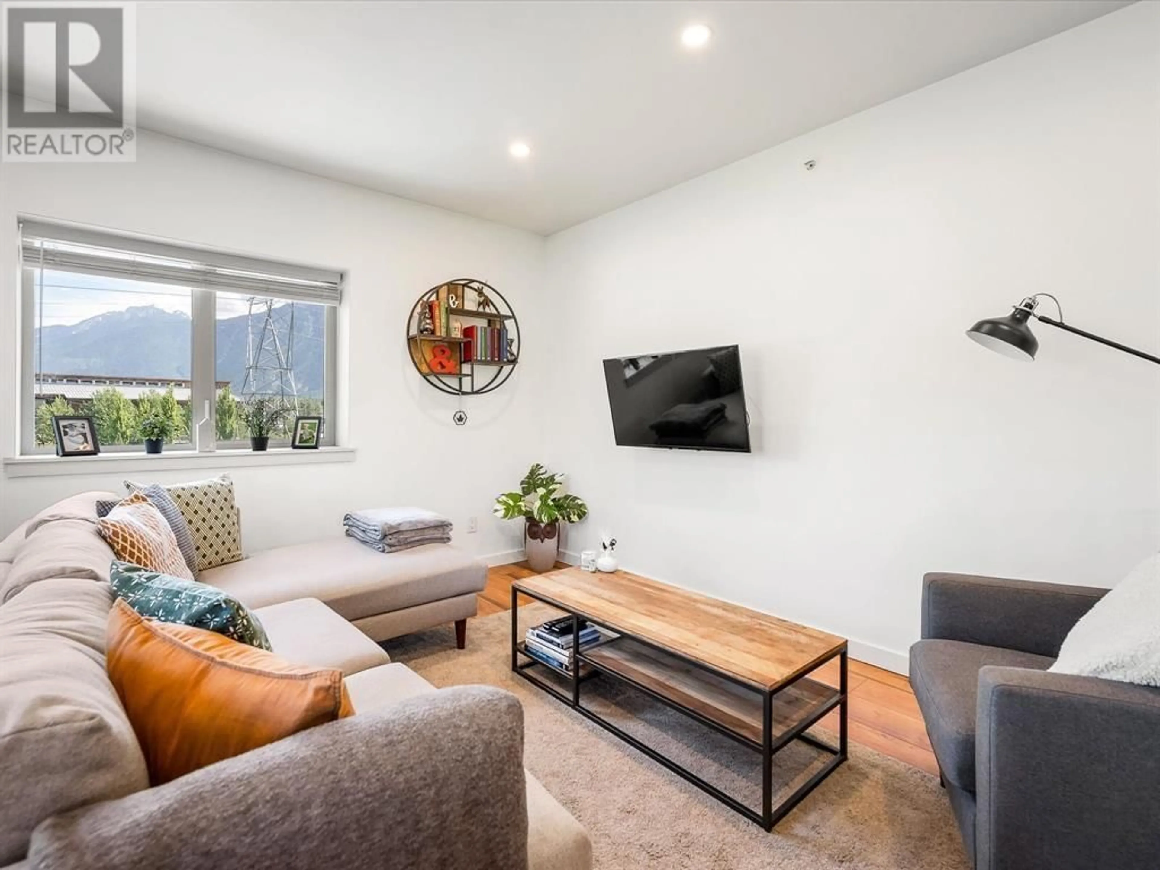 Living room with furniture, unknown for 207 - 1411 PORTAGE ROAD, Pemberton British Columbia V0N2L1
