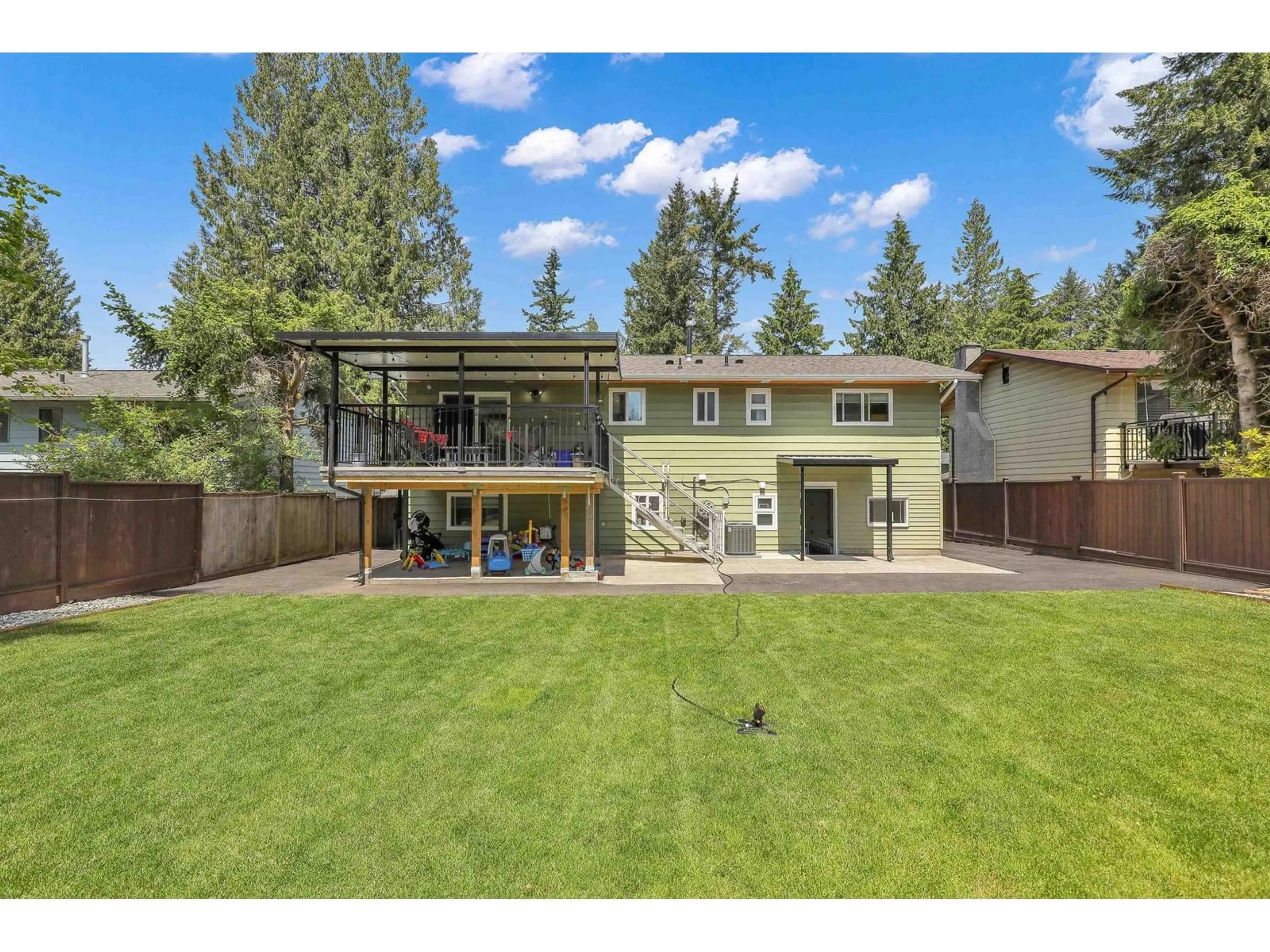A pic from outside/outdoor area/front of a property/back of a property/a pic from drone, unknown for 19654 47, Langley British Columbia V3A5G8
