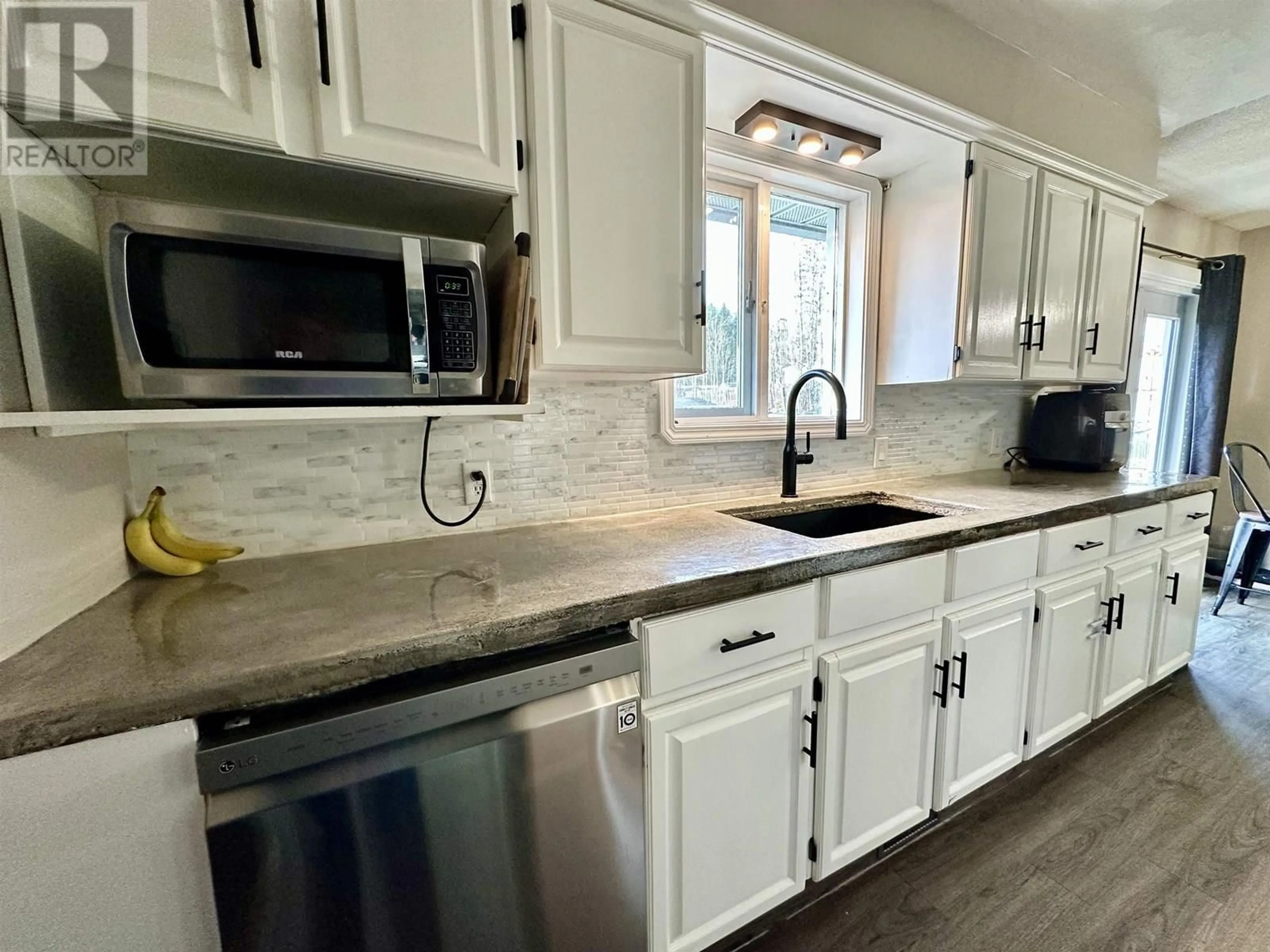 Open concept kitchen, ceramic/tile floor for 2982 MINOTTI DRIVE, Prince George British Columbia V2K1T4