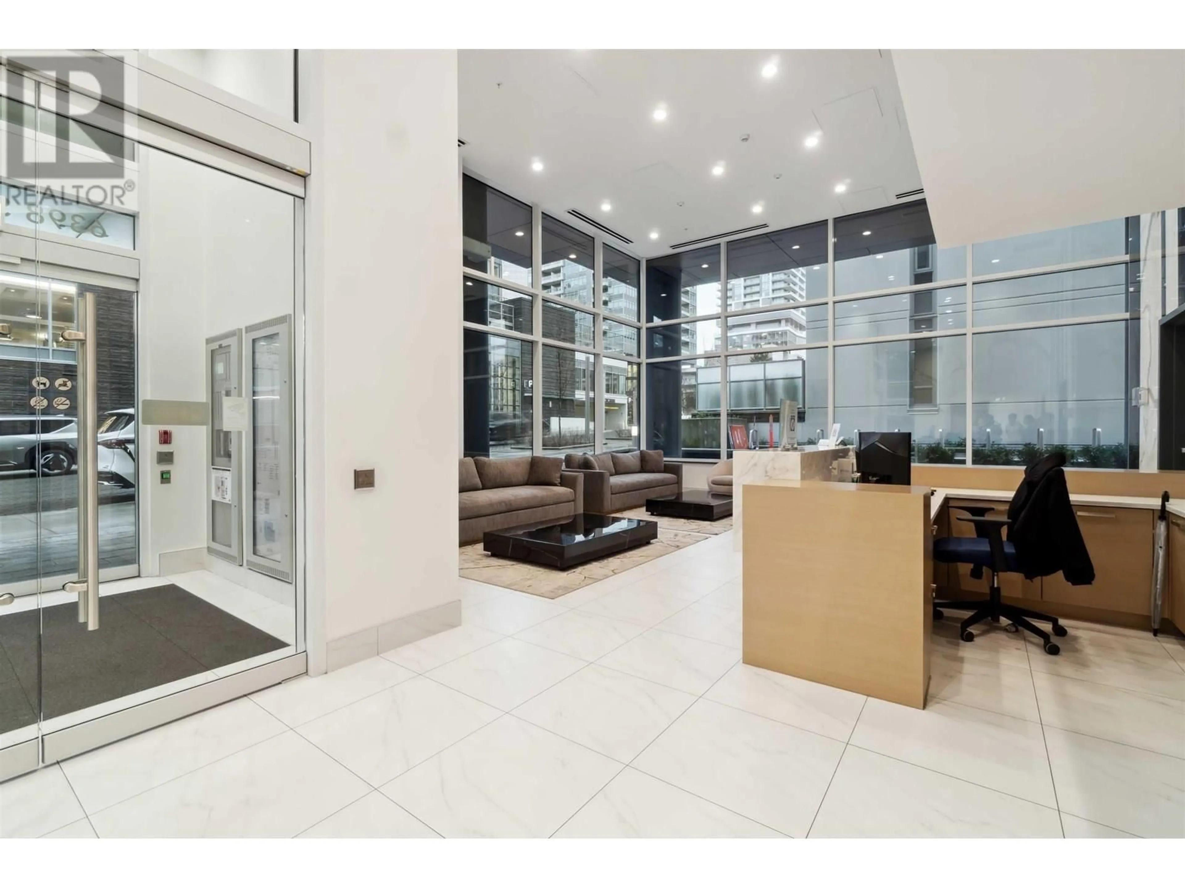 Indoor foyer for 2001 - 6398 SILVER AVENUE, Burnaby British Columbia V5H0K7