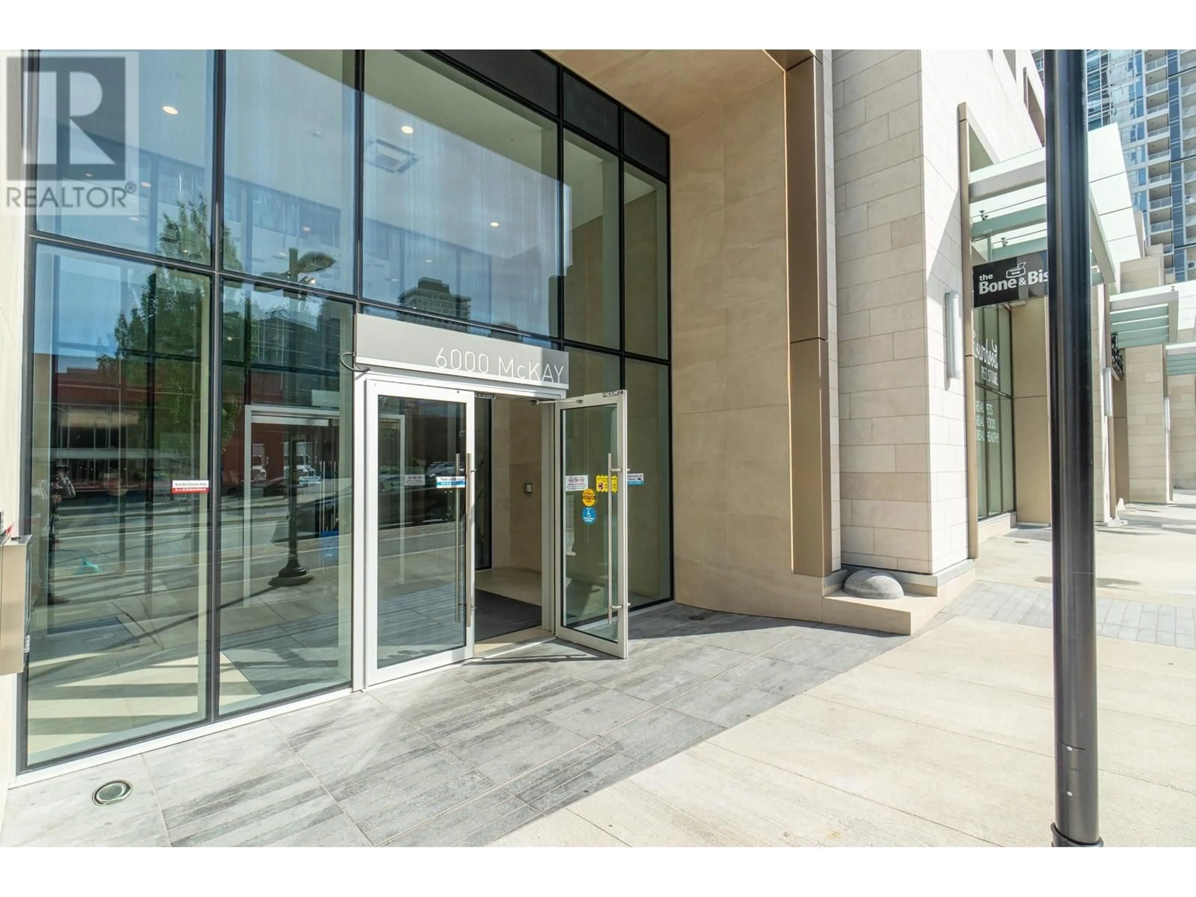 Indoor foyer for 3402 - 6000 MCKAY AVENUE, Burnaby British Columbia V5H0K2