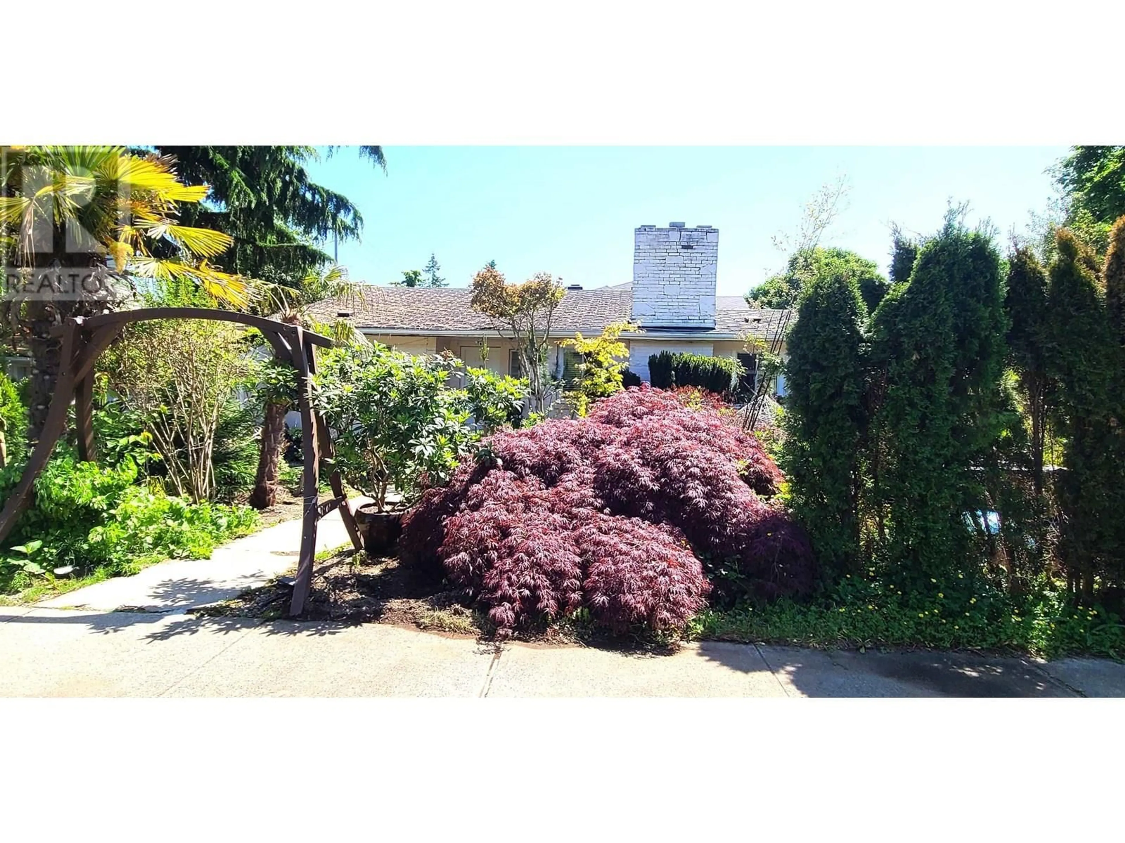 A pic from outside/outdoor area/front of a property/back of a property/a pic from drone, street for 1488 47TH AVENUE, Vancouver British Columbia V6M2M1