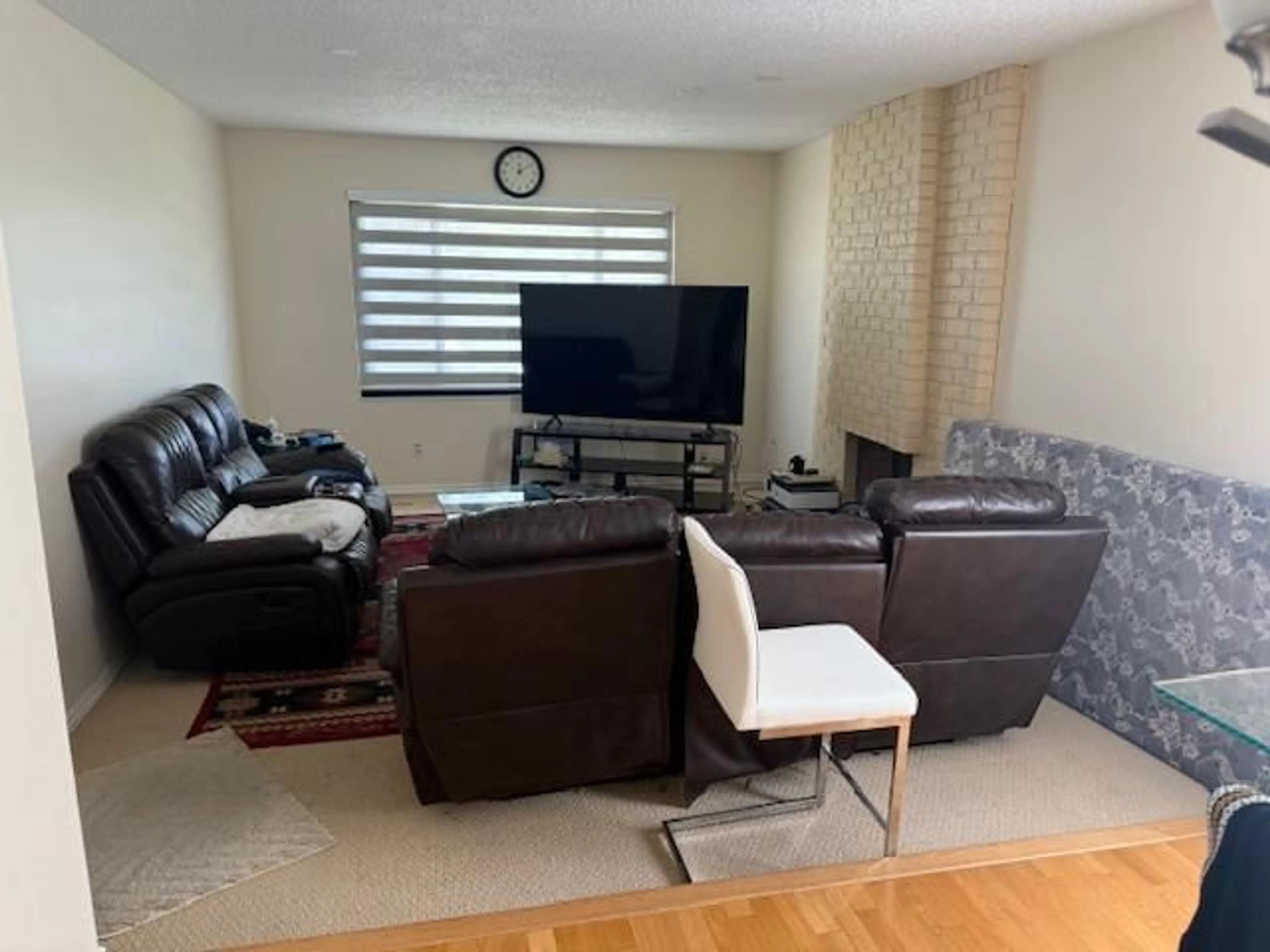 Living room with furniture, floor is not visible for 6725 129, Surrey British Columbia V3W8H8